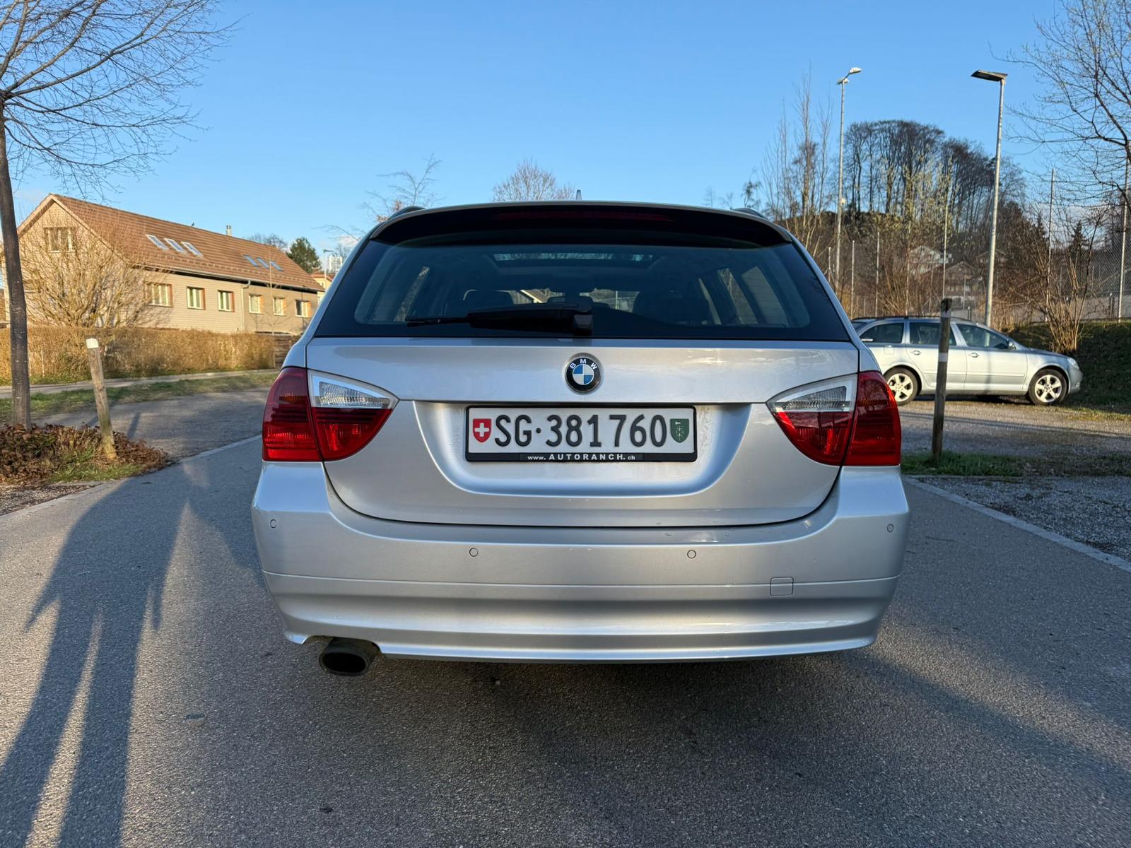 BMW 318i Touring Steptronic-image-2