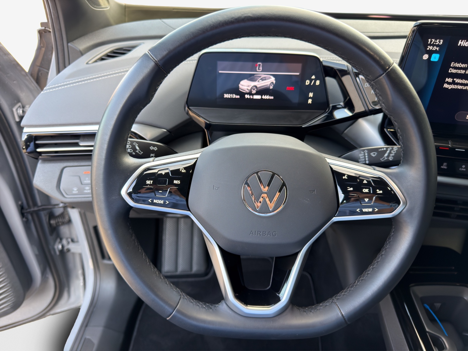 VW ID.4 Pro Performance 77 kWh 75 Edition-image-9