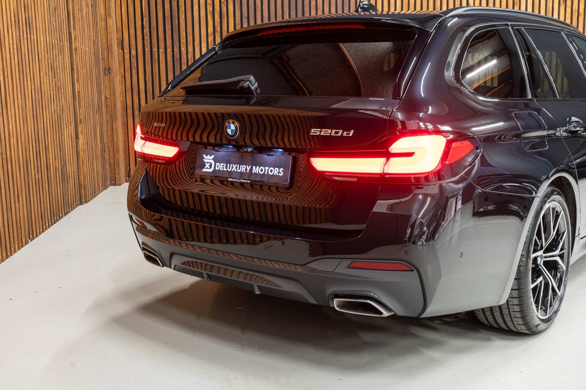 BMW 520d xDrive Touring-image-3