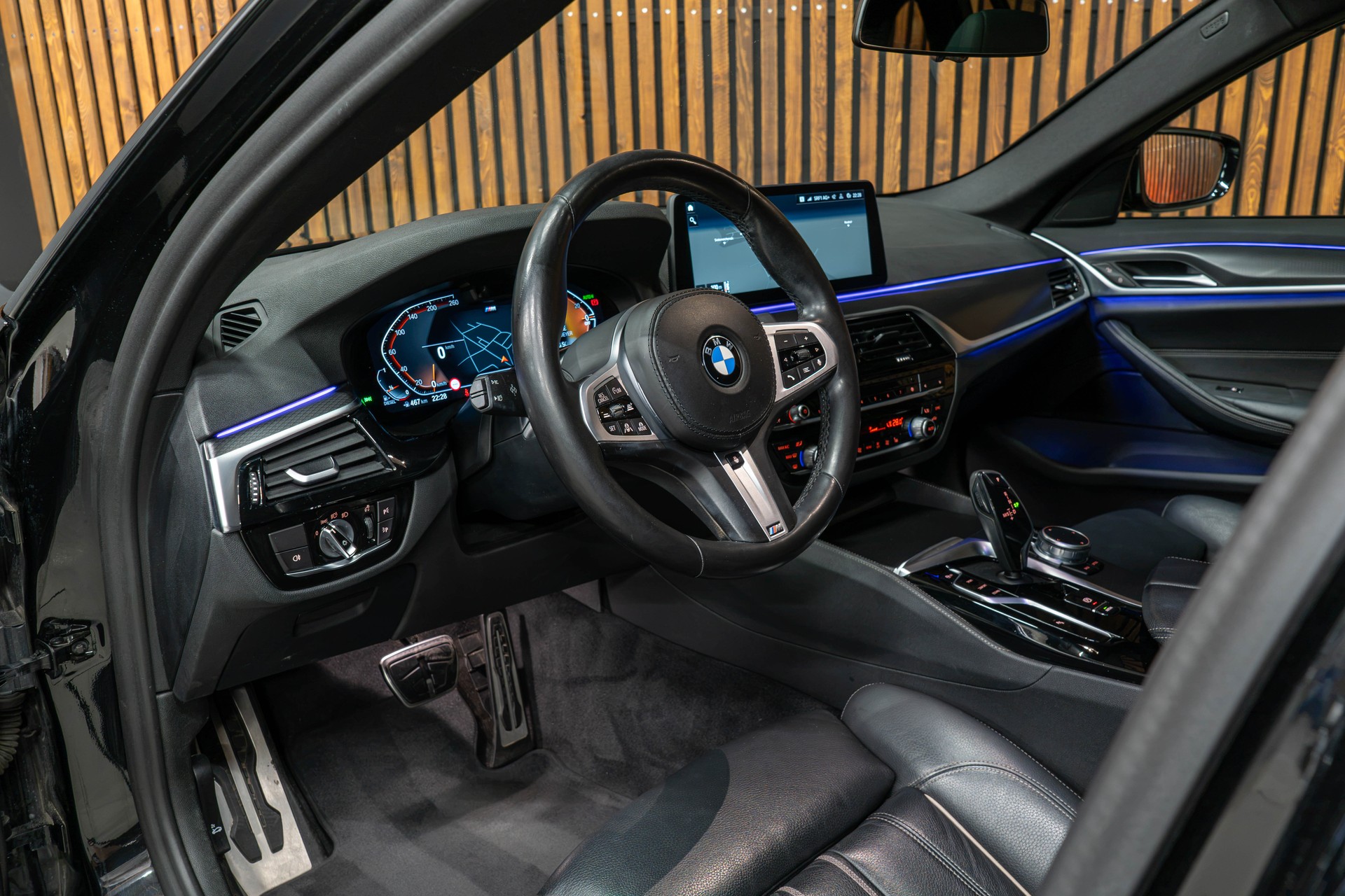 BMW 520d xDrive Touring-image-7