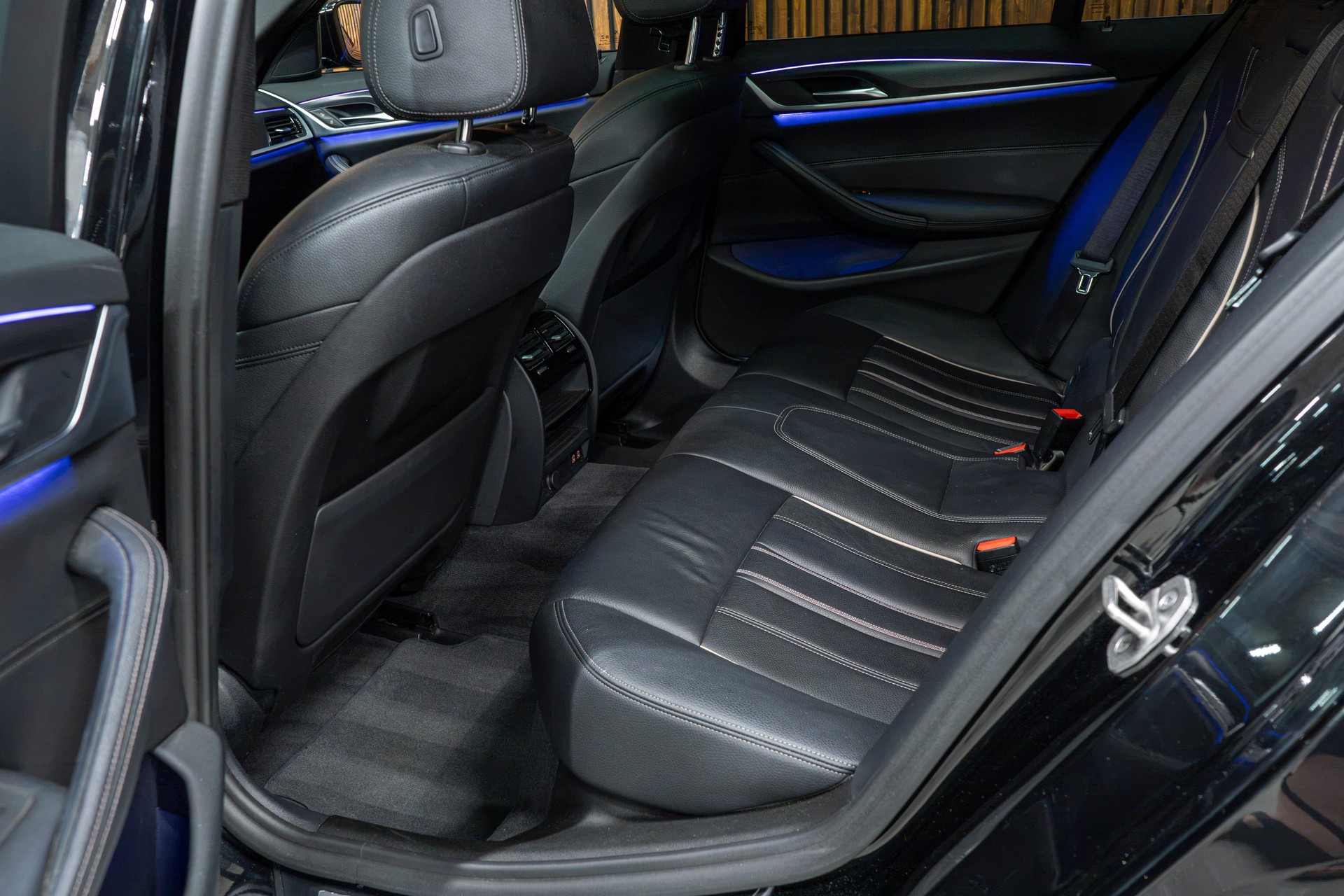 BMW 520d xDrive Touring-image-9