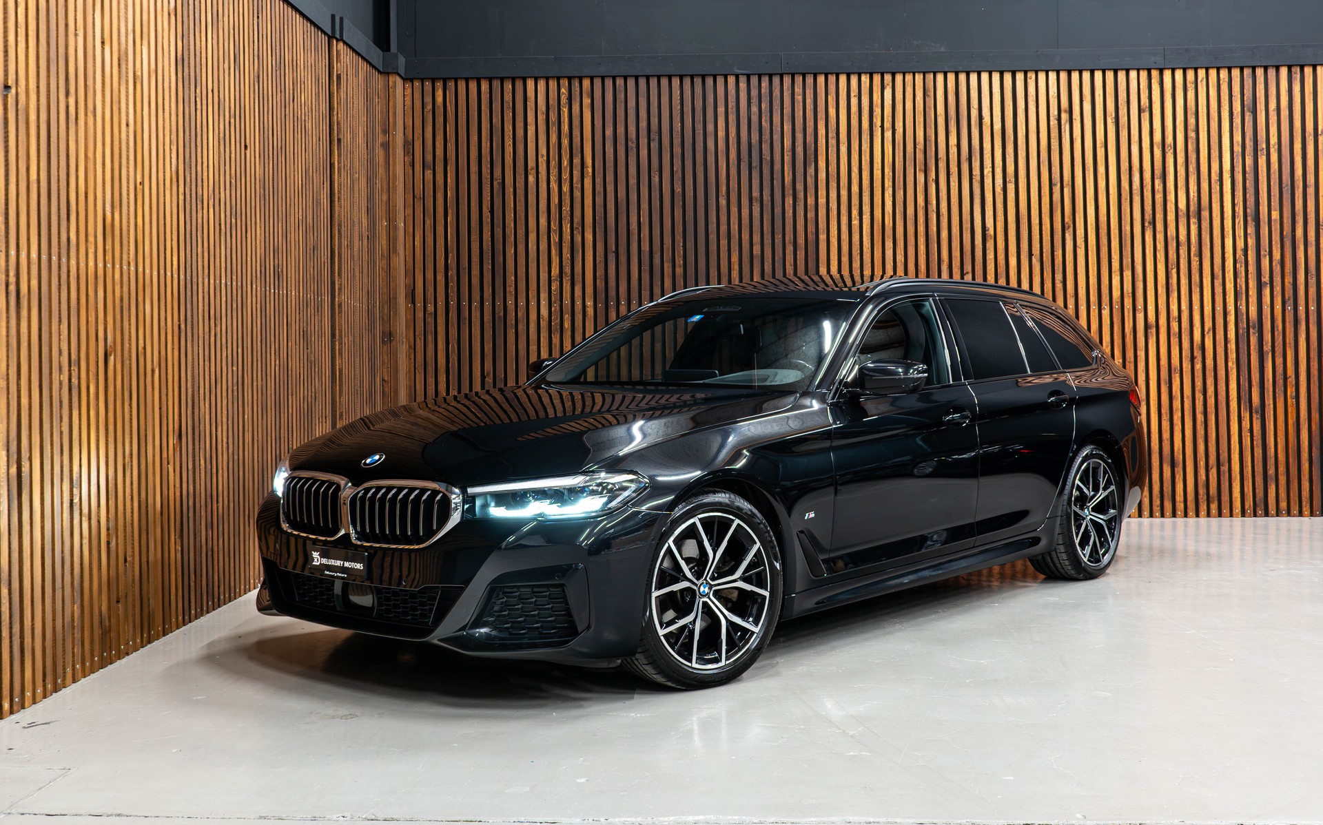 BMW 520d xDrive Touring-image-0