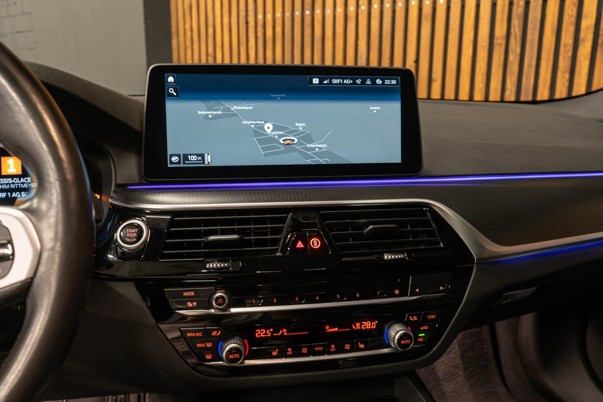 BMW 520d xDrive Touring-image-12