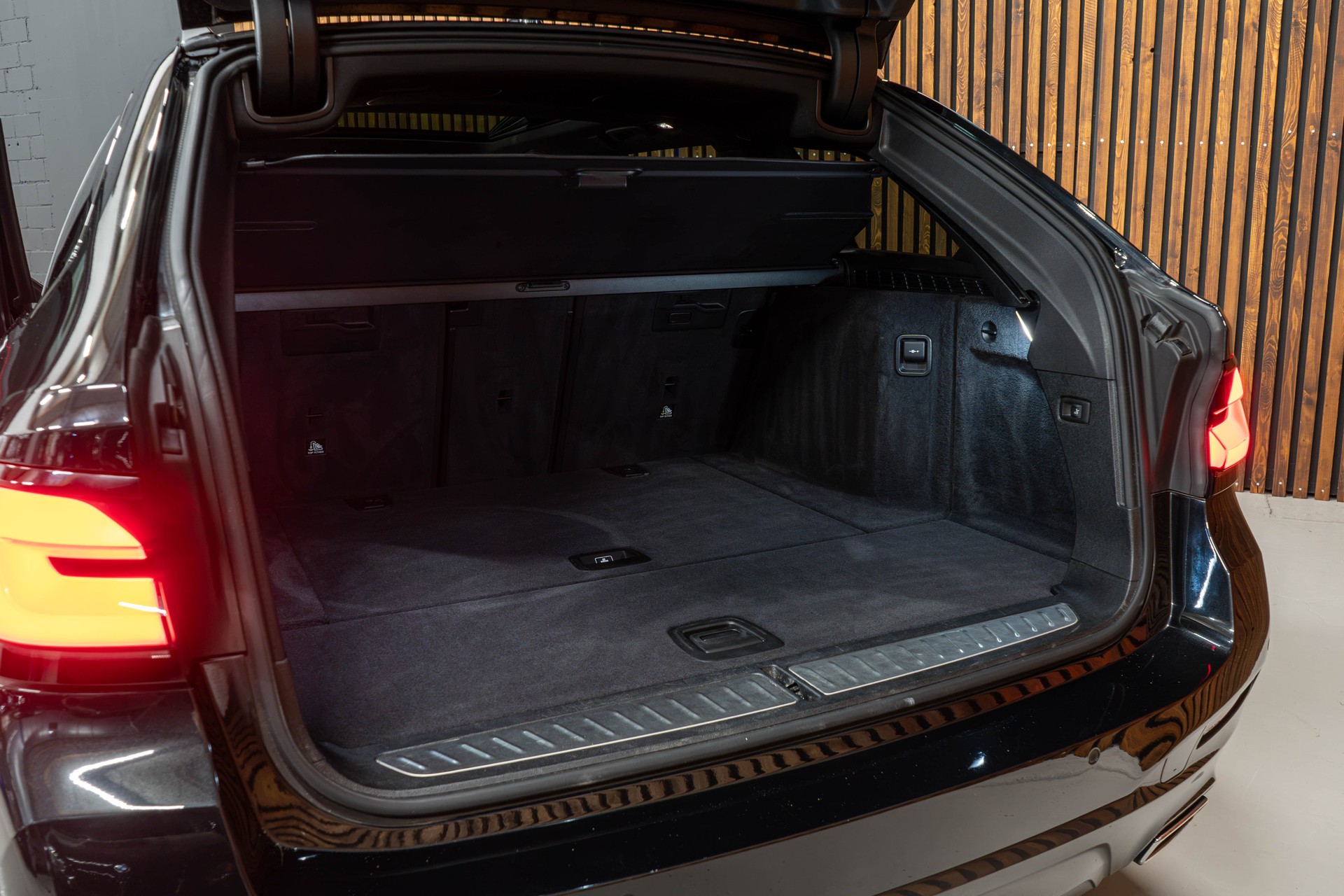BMW 520d xDrive Touring-image-11
