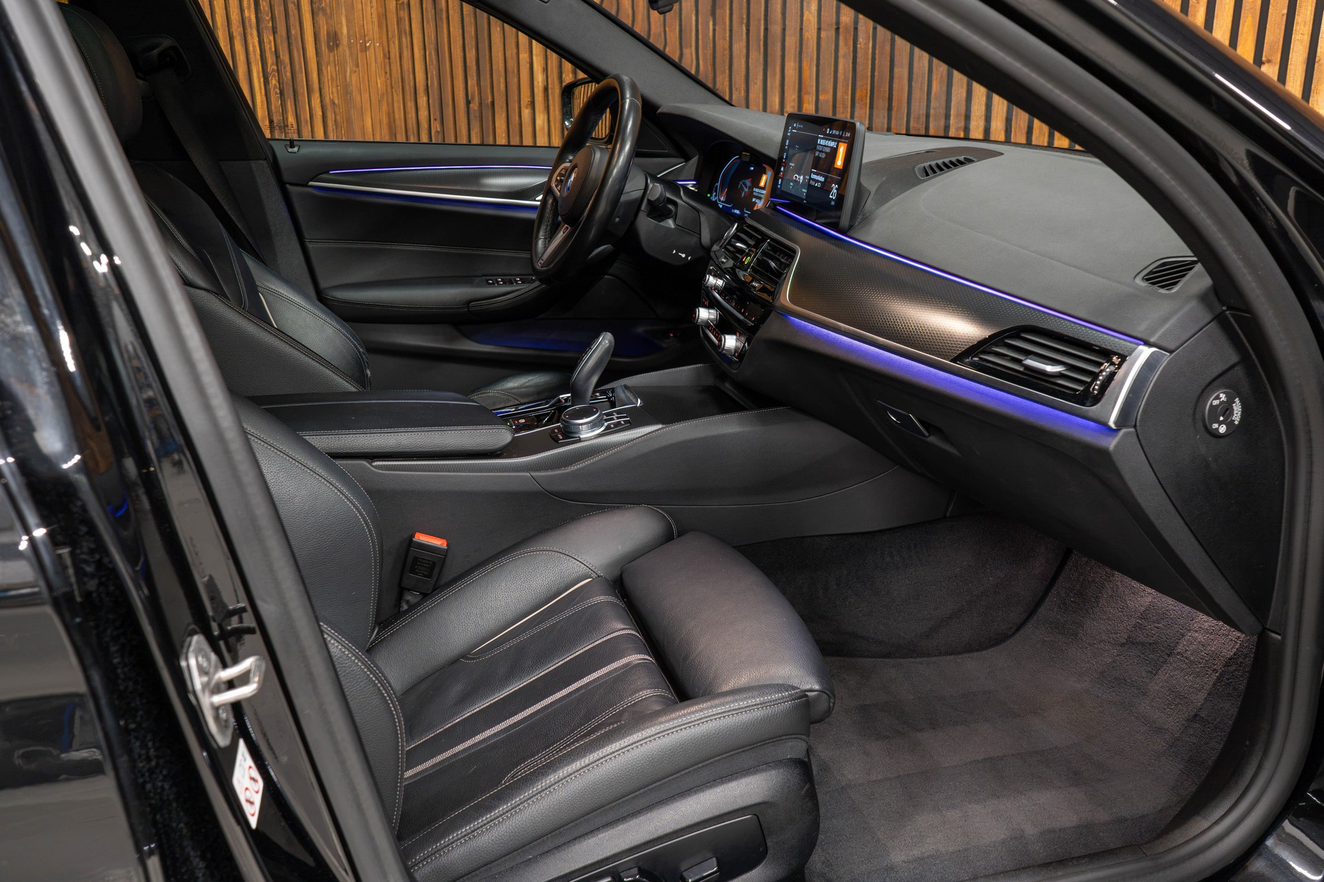 BMW 520d xDrive Touring-image-8