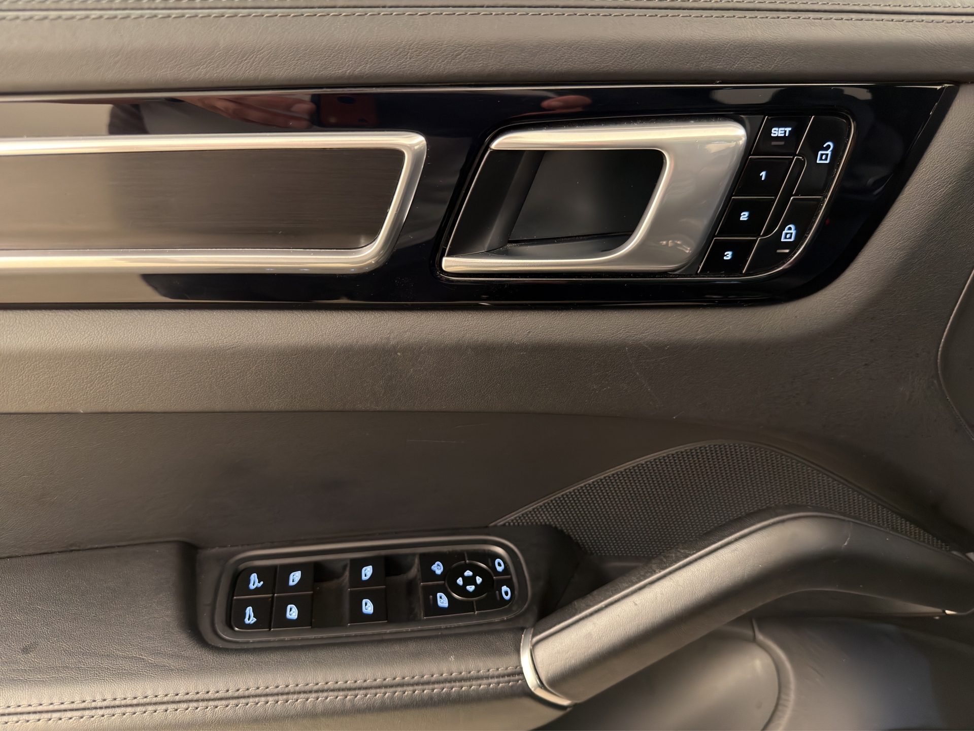 PORSCHE Cayenne GTS 4.0 V8 GTS-image-11