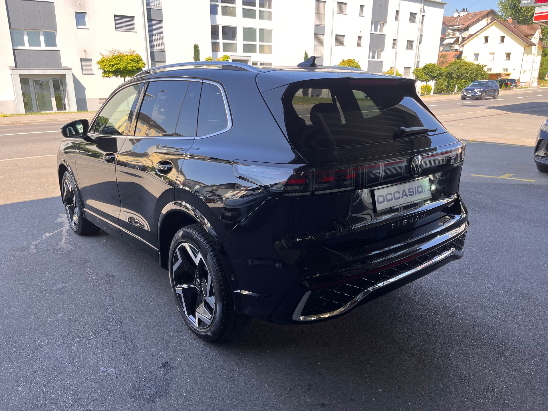 VW Tiguan 2.0 TSI DSG R-Line 4Motion-image-3