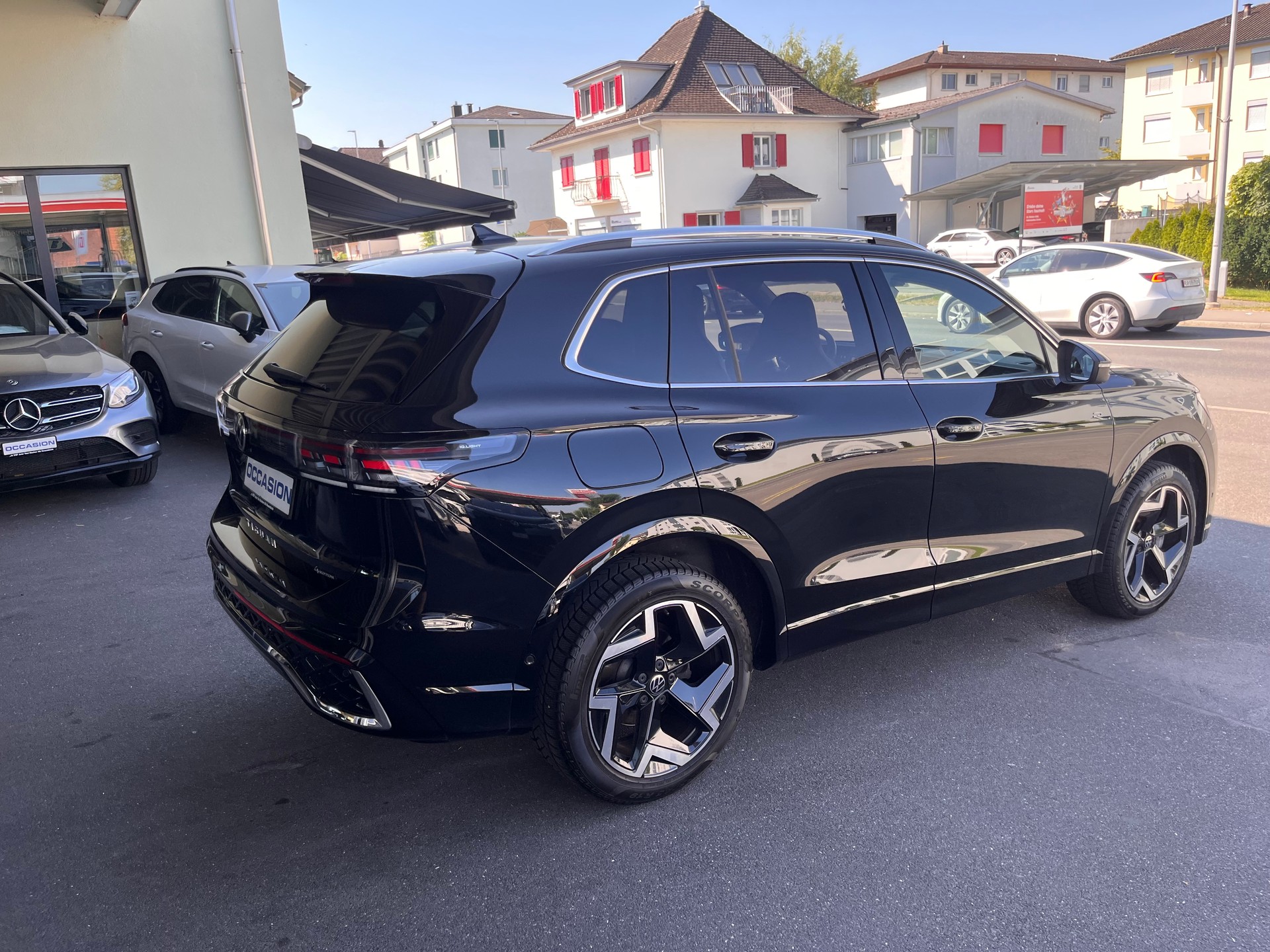 VW Tiguan 2.0 TSI DSG R-Line 4Motion-image-2