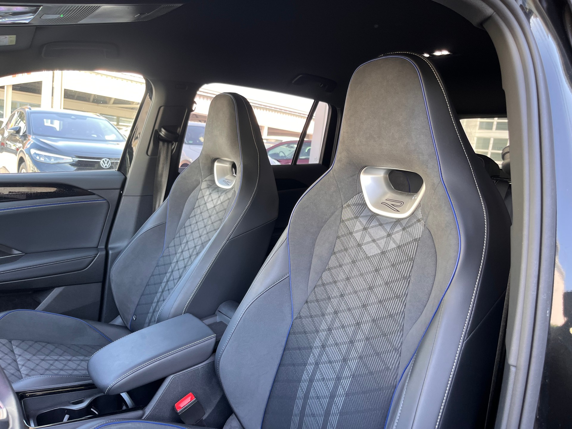 VW Tiguan 2.0 TSI DSG R-Line 4Motion-image-4