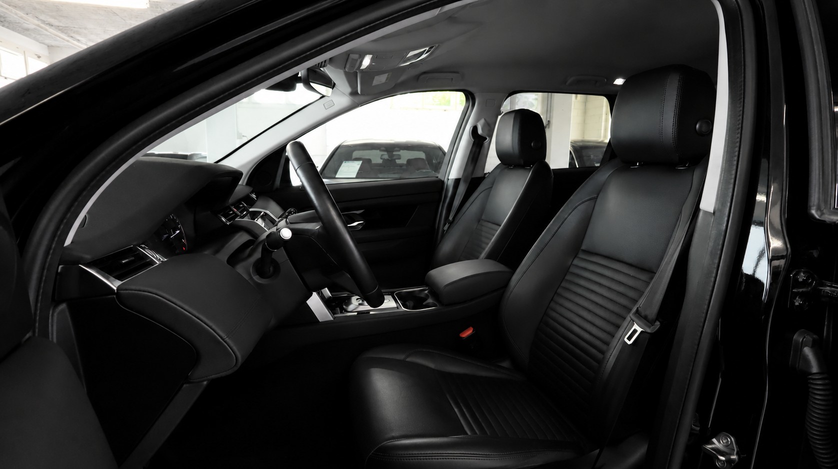 LAND ROVER Discovery Sport 2.0 SD4 200 SE-image-4