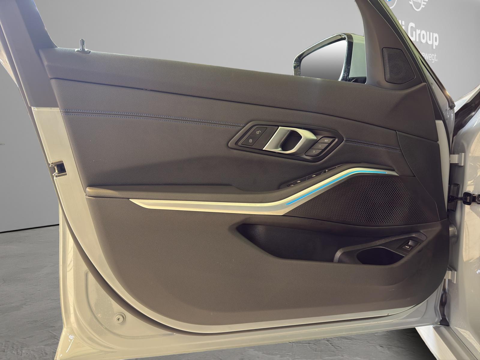 BMW 320d xDrive Touring M-SportPaket-image-8