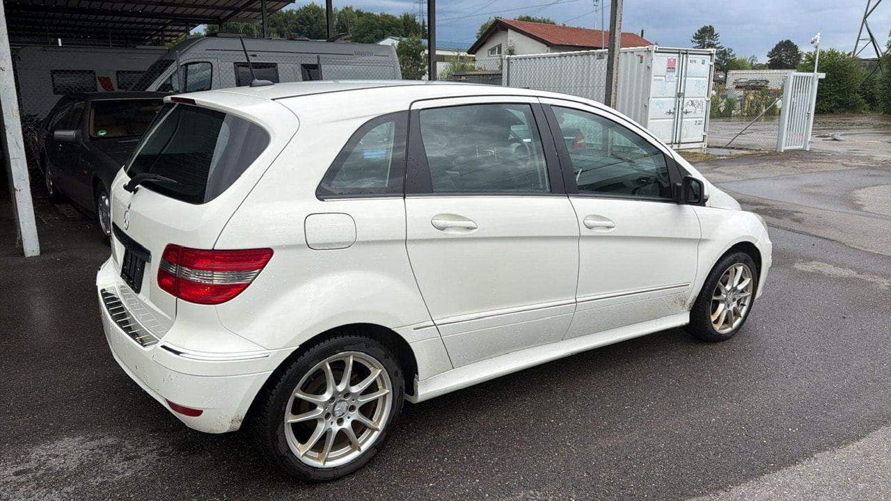 MERCEDES-BENZ B 180 CDI Autotronic-image-5
