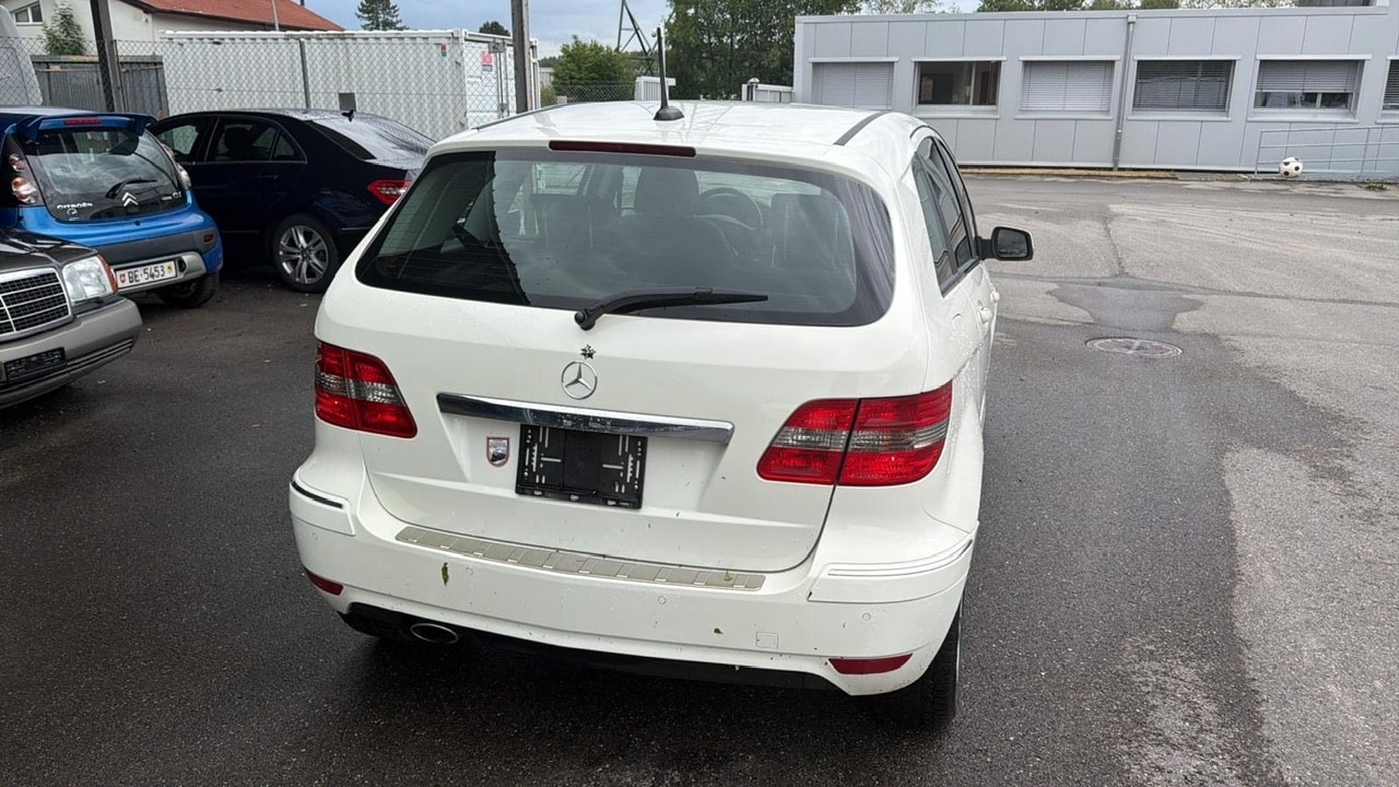 MERCEDES-BENZ B 180 CDI Autotronic-image-6