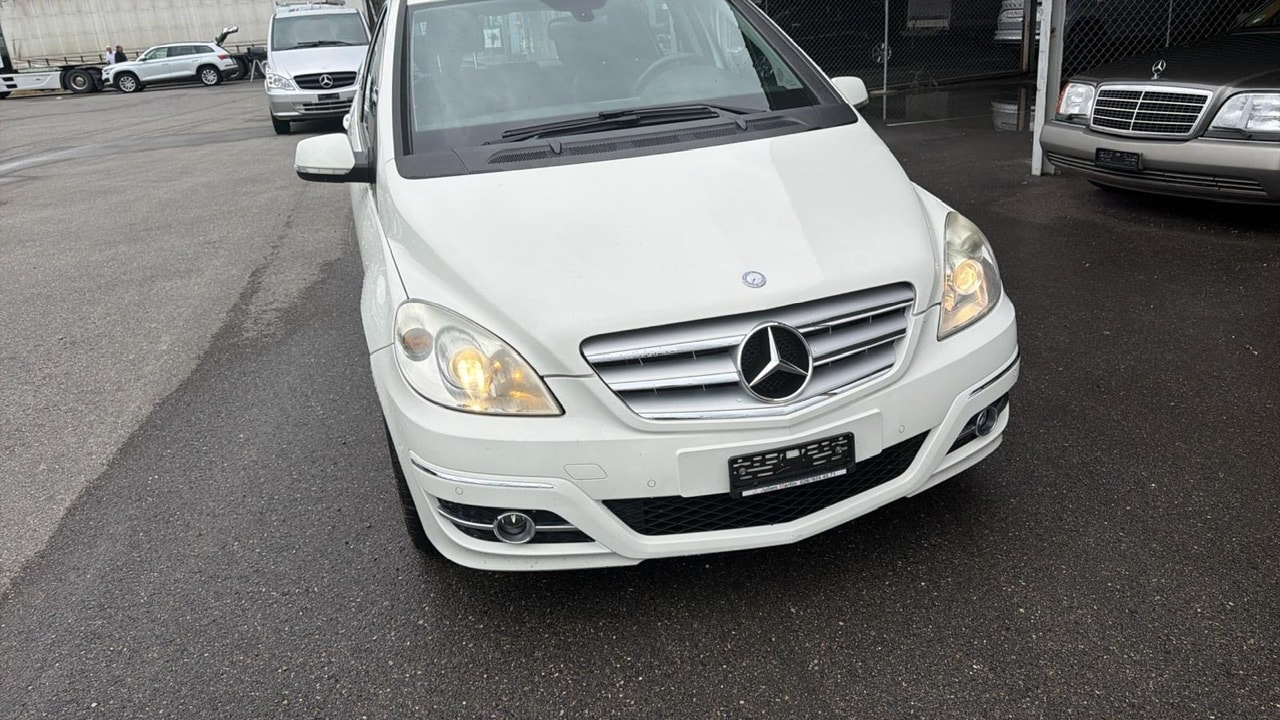 MERCEDES-BENZ B 180 CDI Autotronic-image-0