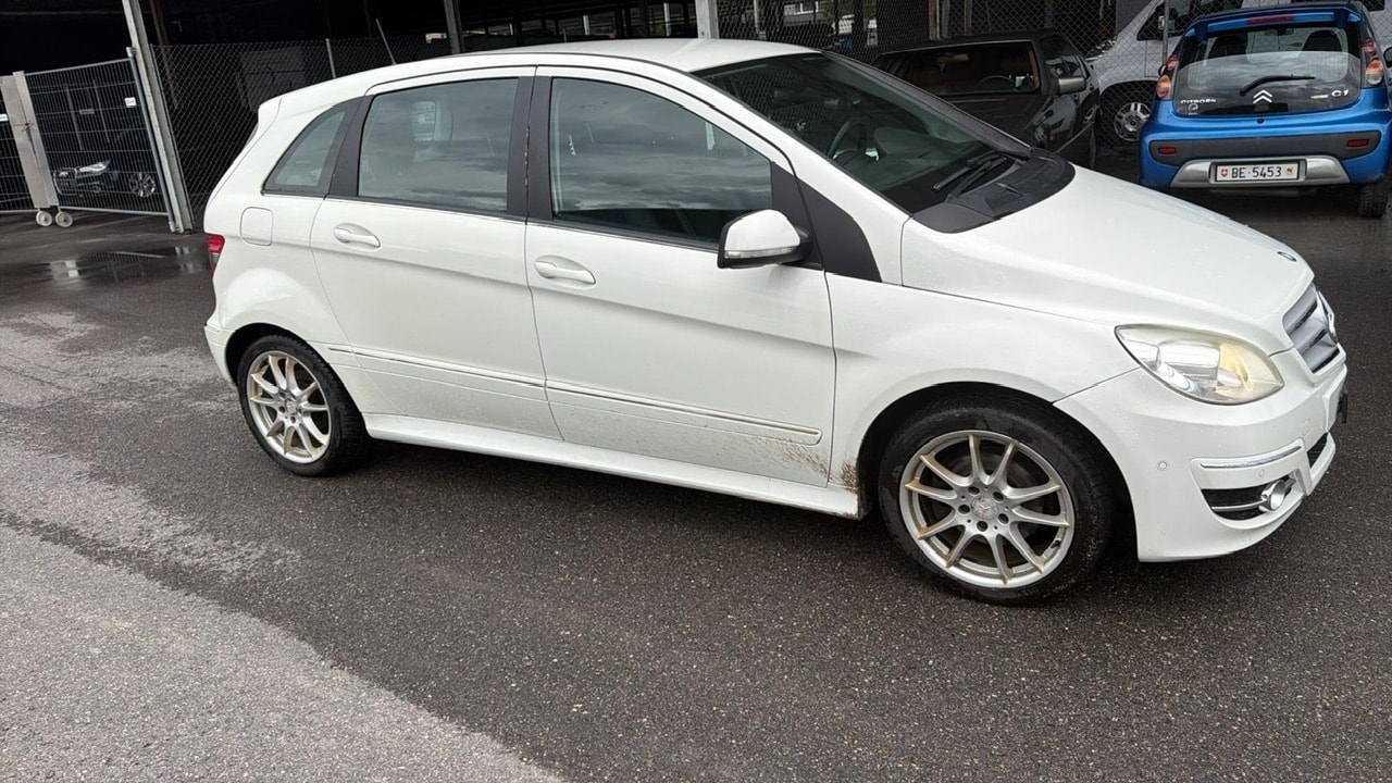MERCEDES-BENZ B 180 CDI Autotronic-image-4
