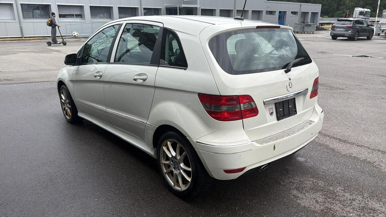 MERCEDES-BENZ B 180 CDI Autotronic-image-3