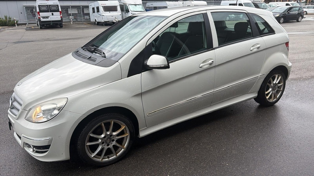 MERCEDES-BENZ B 180 CDI Autotronic-image-2