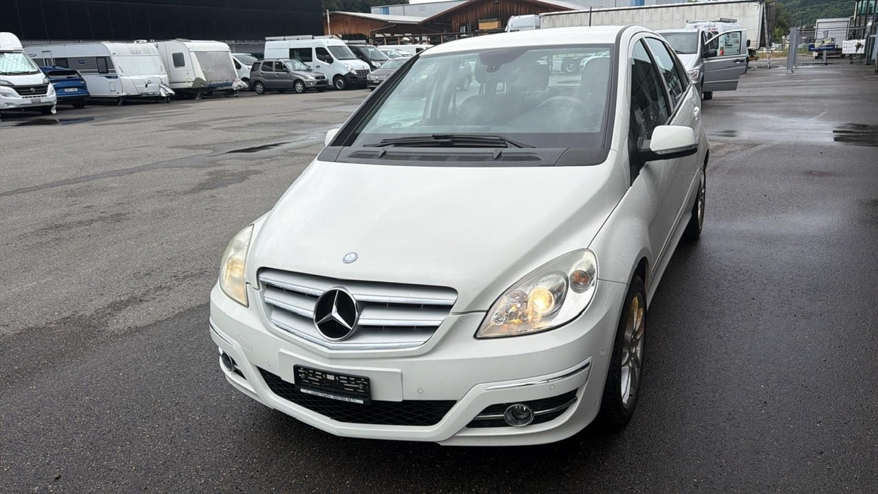 MERCEDES-BENZ B 180 CDI Autotronic-image-1