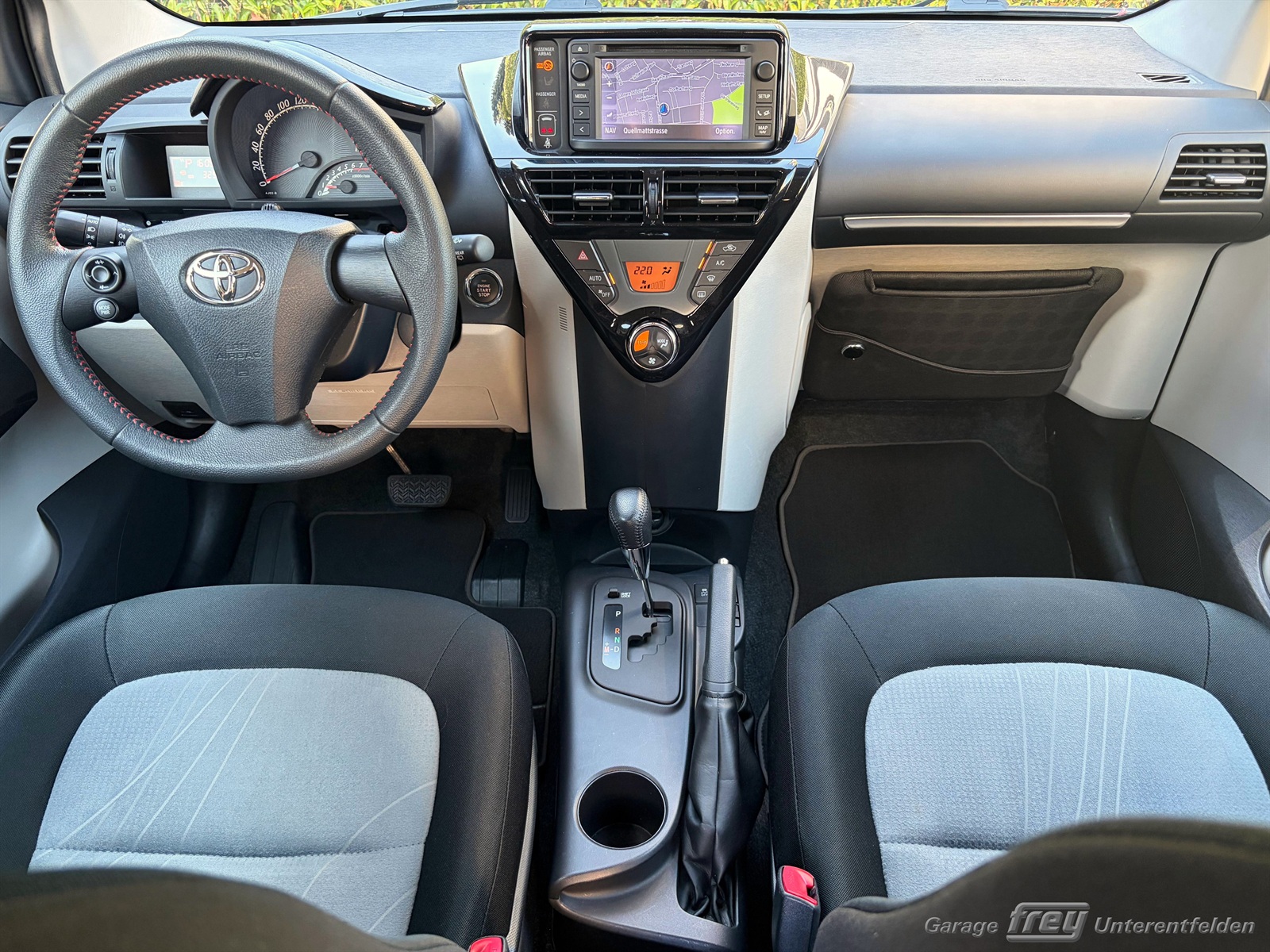 TOYOTA iQ 1.33 Dual VVT-i Sol Multidrive-image-9