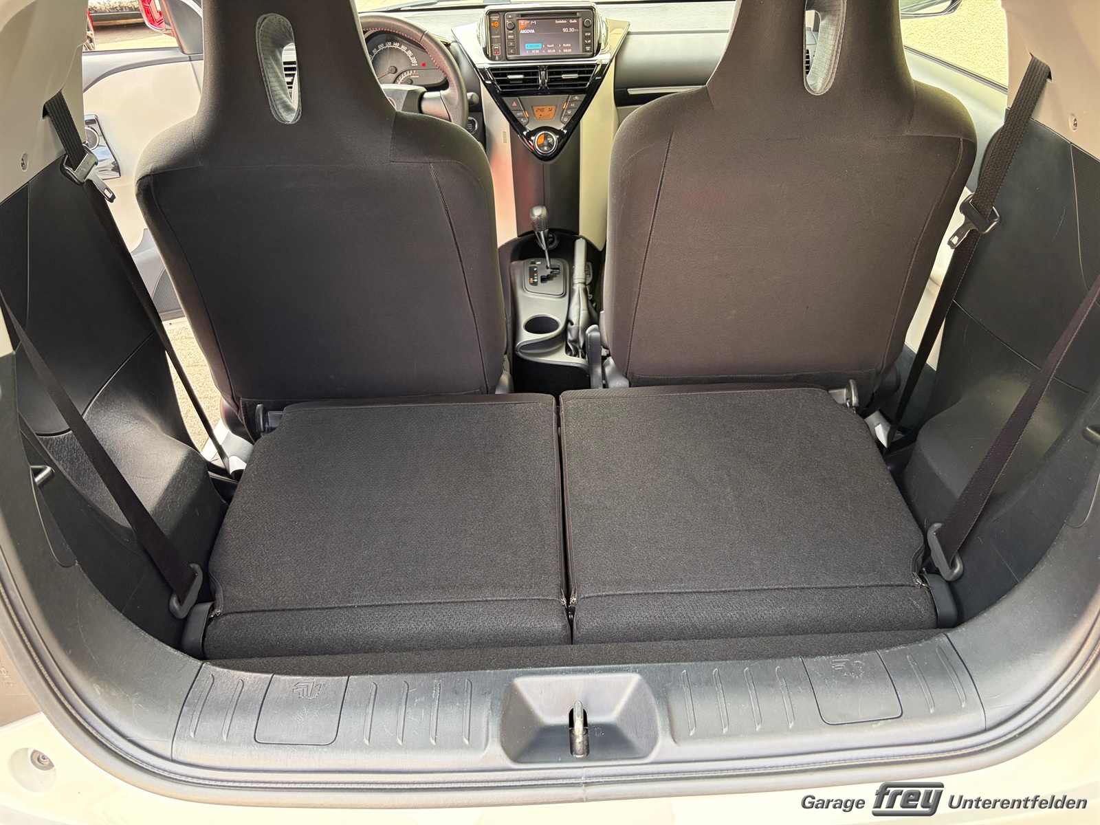 TOYOTA iQ 1.33 Dual VVT-i Sol Multidrive-image-15