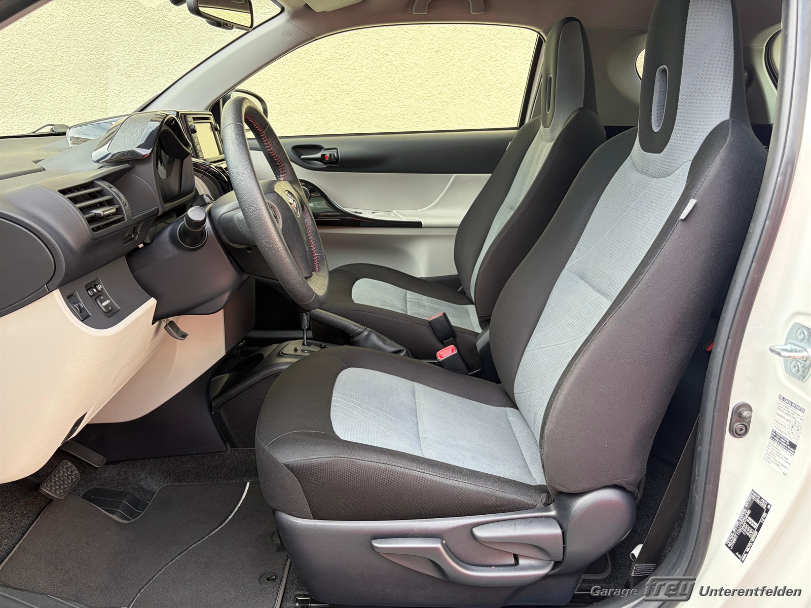 TOYOTA iQ 1.33 Dual VVT-i Sol Multidrive-image-7
