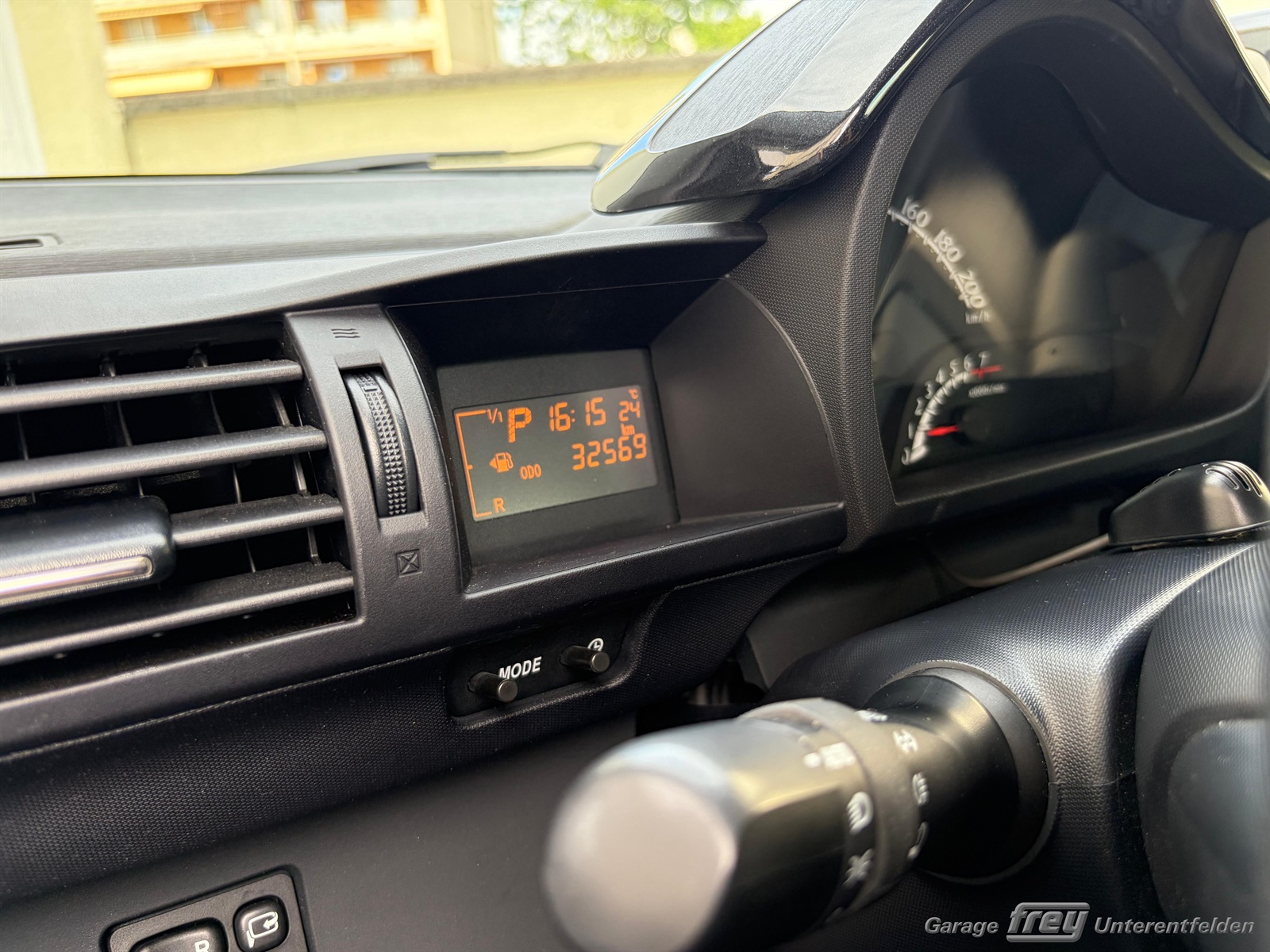TOYOTA iQ 1.33 Dual VVT-i Sol Multidrive-image-11