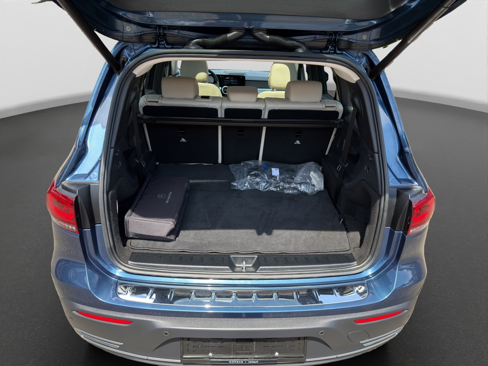 MERCEDES-BENZ EQB 300 4Matic-image-13