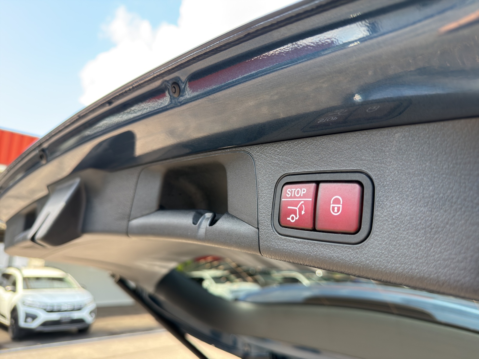 MERCEDES-BENZ EQB 300 4Matic-image-15