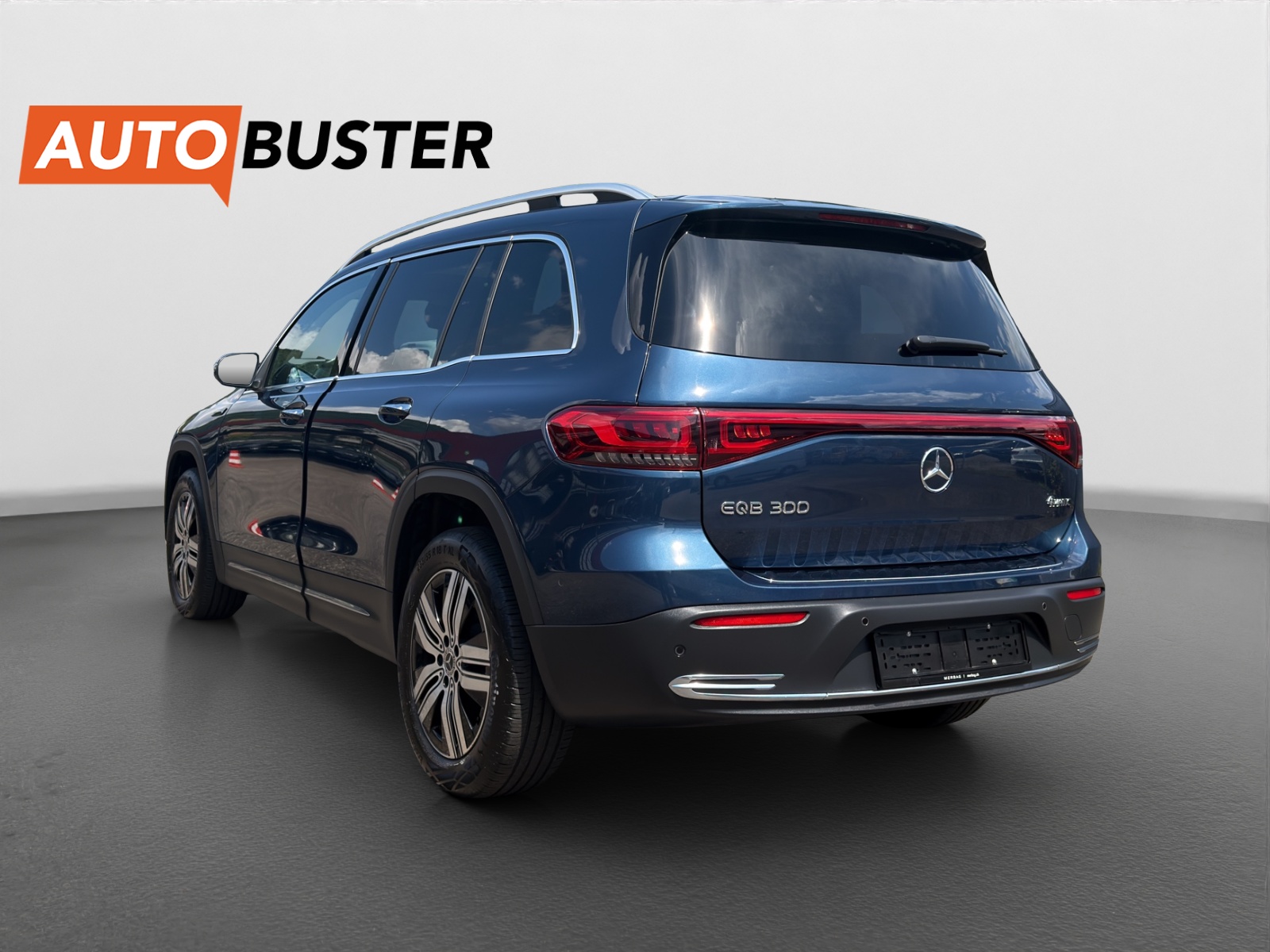 MERCEDES-BENZ EQB 300 4Matic-image-2