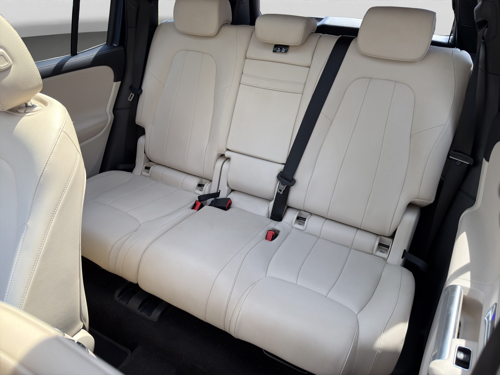 MERCEDES-BENZ EQB 300 4Matic-image-9