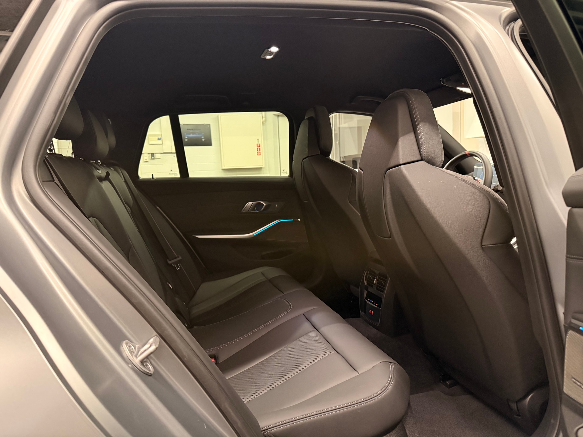 BMW M3 Touring xDrive Competition M LCI-image-8