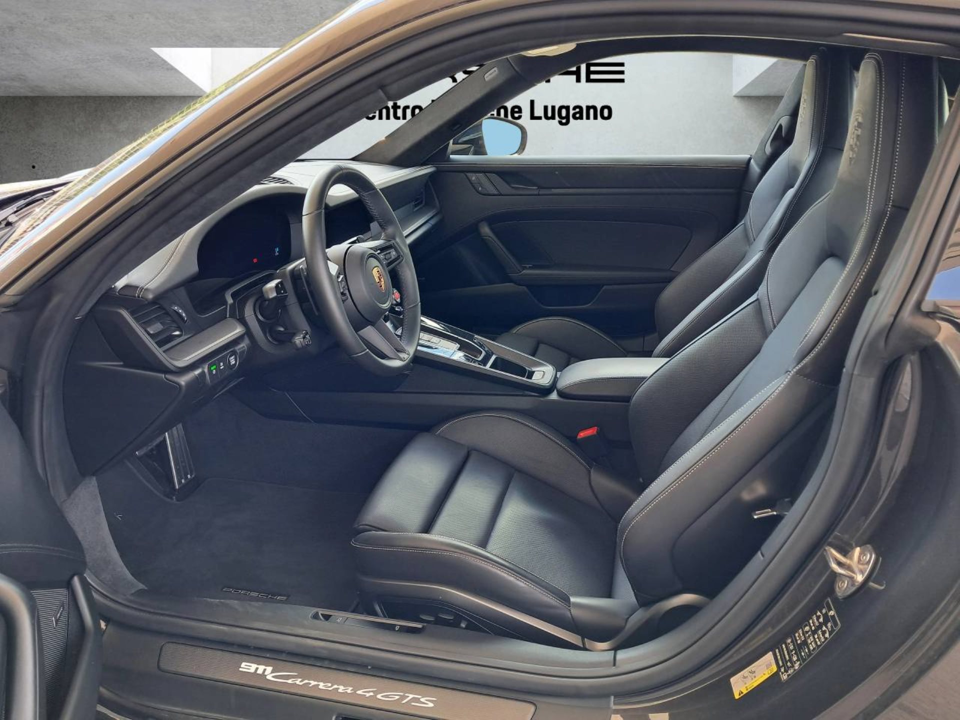 PORSCHE 911 Carrera 4 GTS-image-3