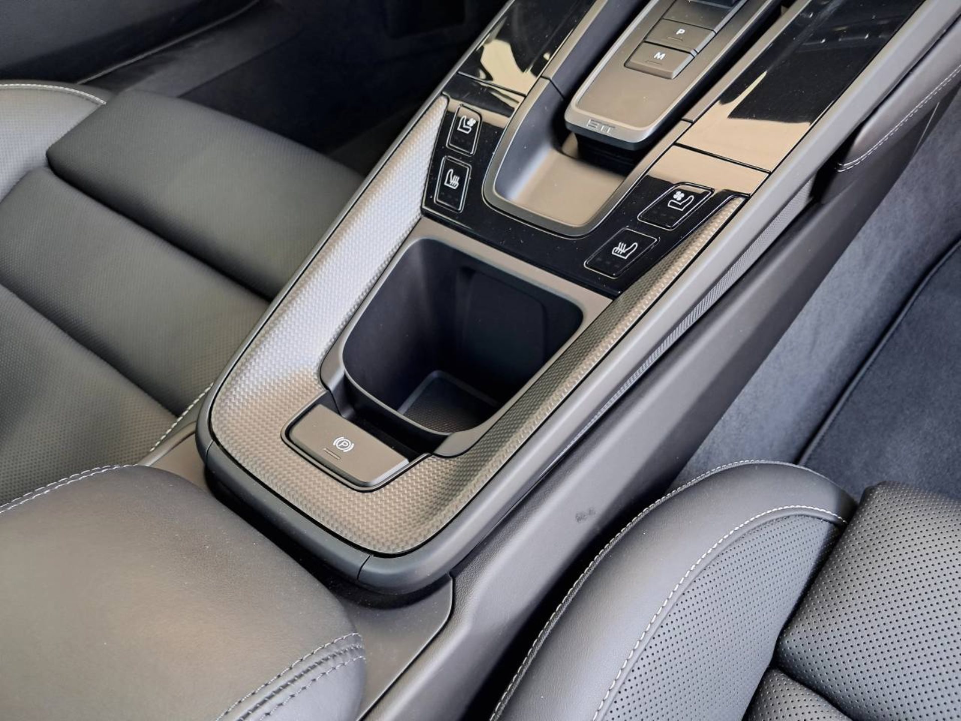 PORSCHE 911 Carrera 4 GTS-image-26