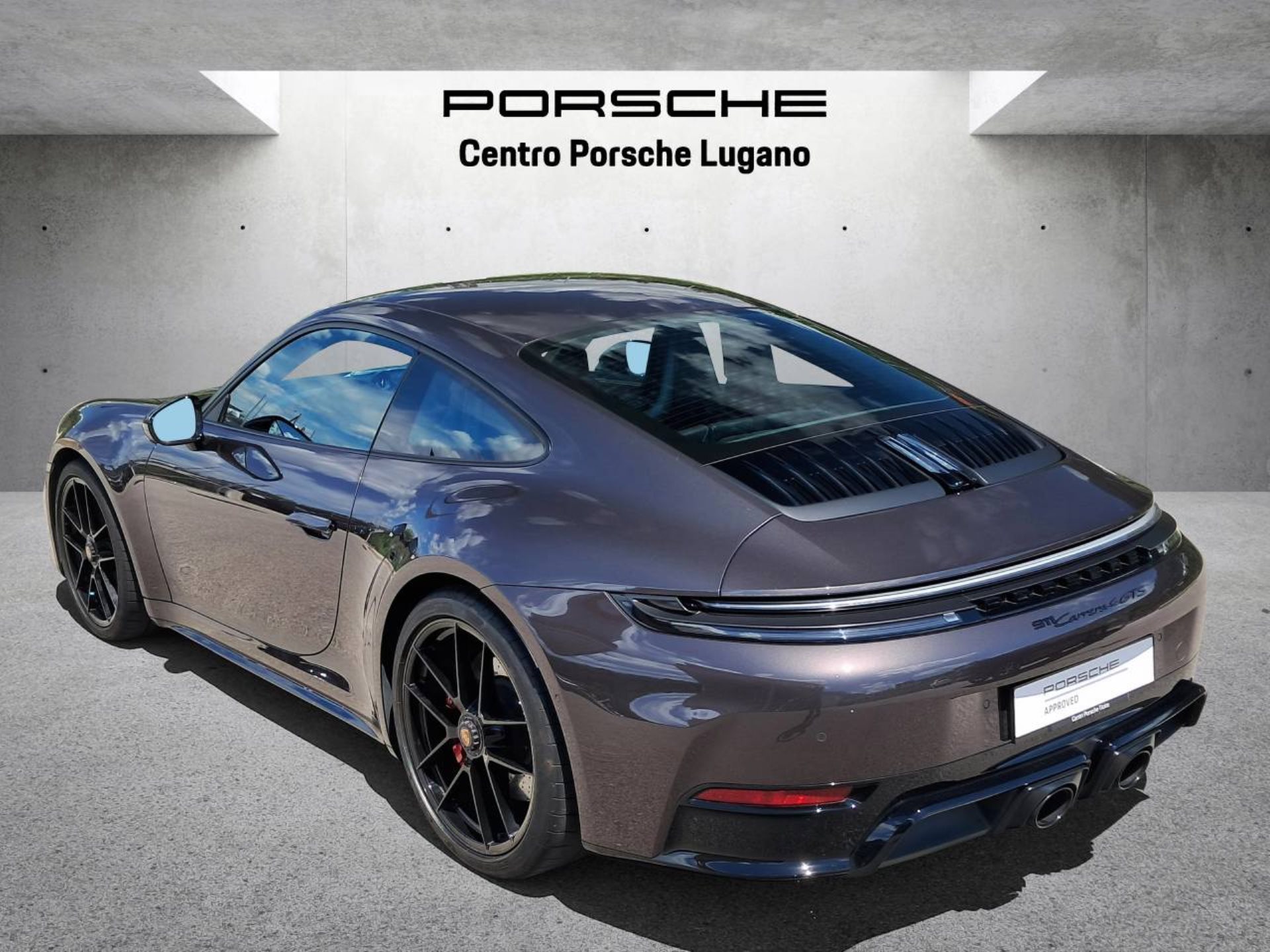 PORSCHE 911 Carrera 4 GTS-image-6