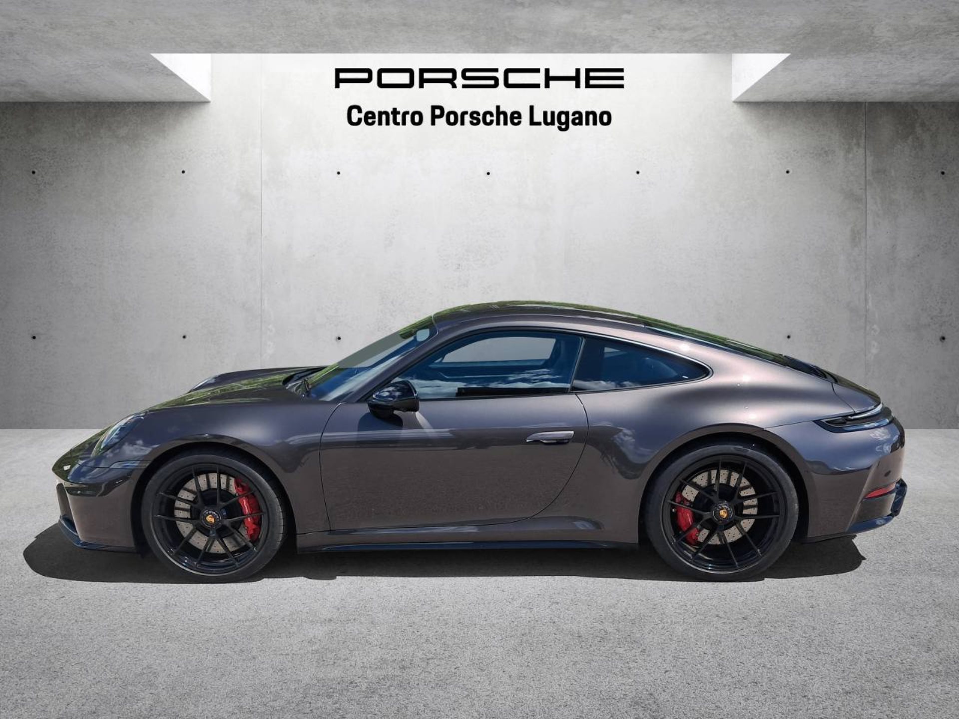 PORSCHE 911 Carrera 4 GTS-image-1