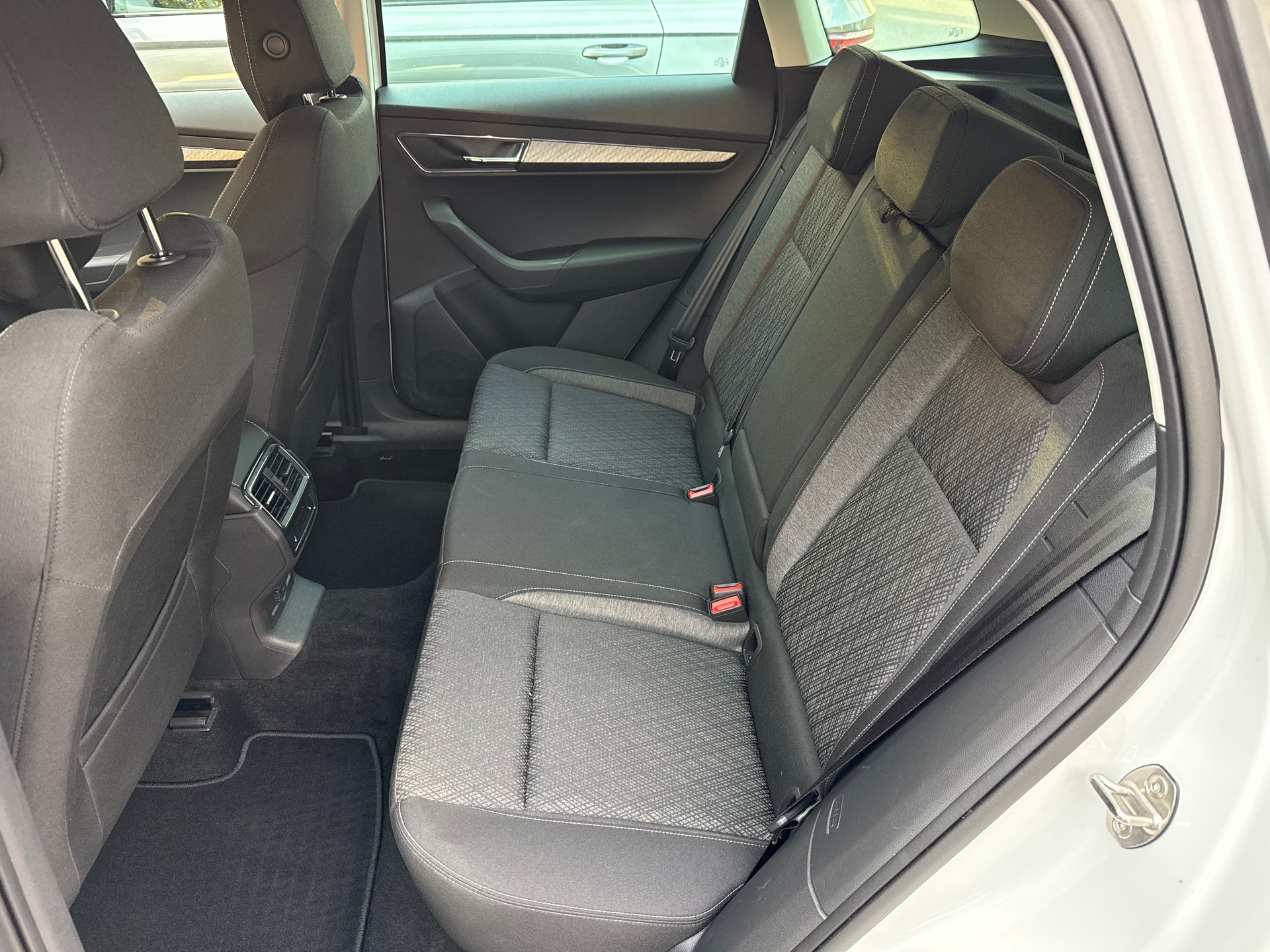 SKODA Karoq 2.0 TDI Style 4x4 DSG-image-9