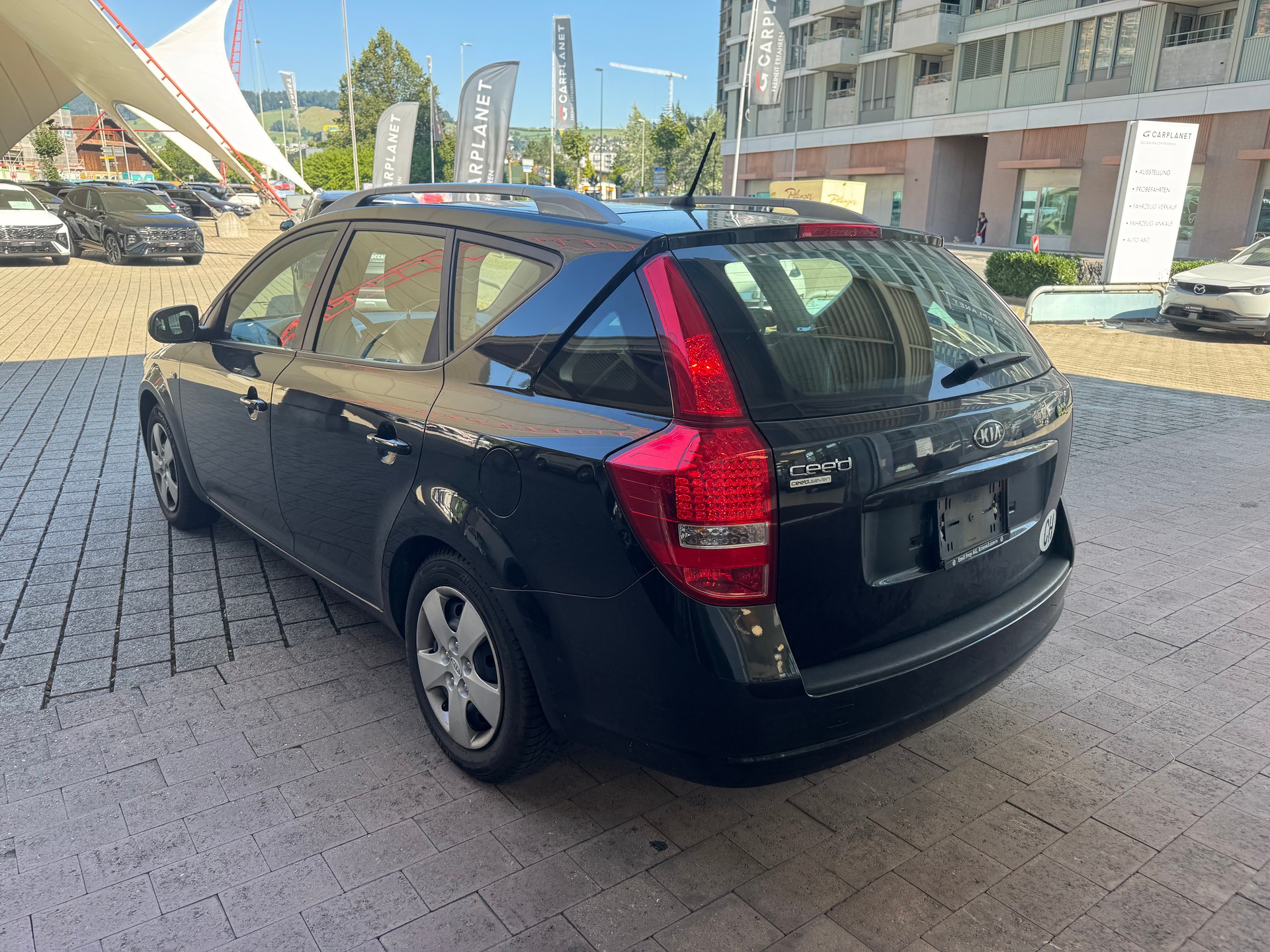 KIA Cee'd Sporty Wagon 1.4 16V Basic-image-1