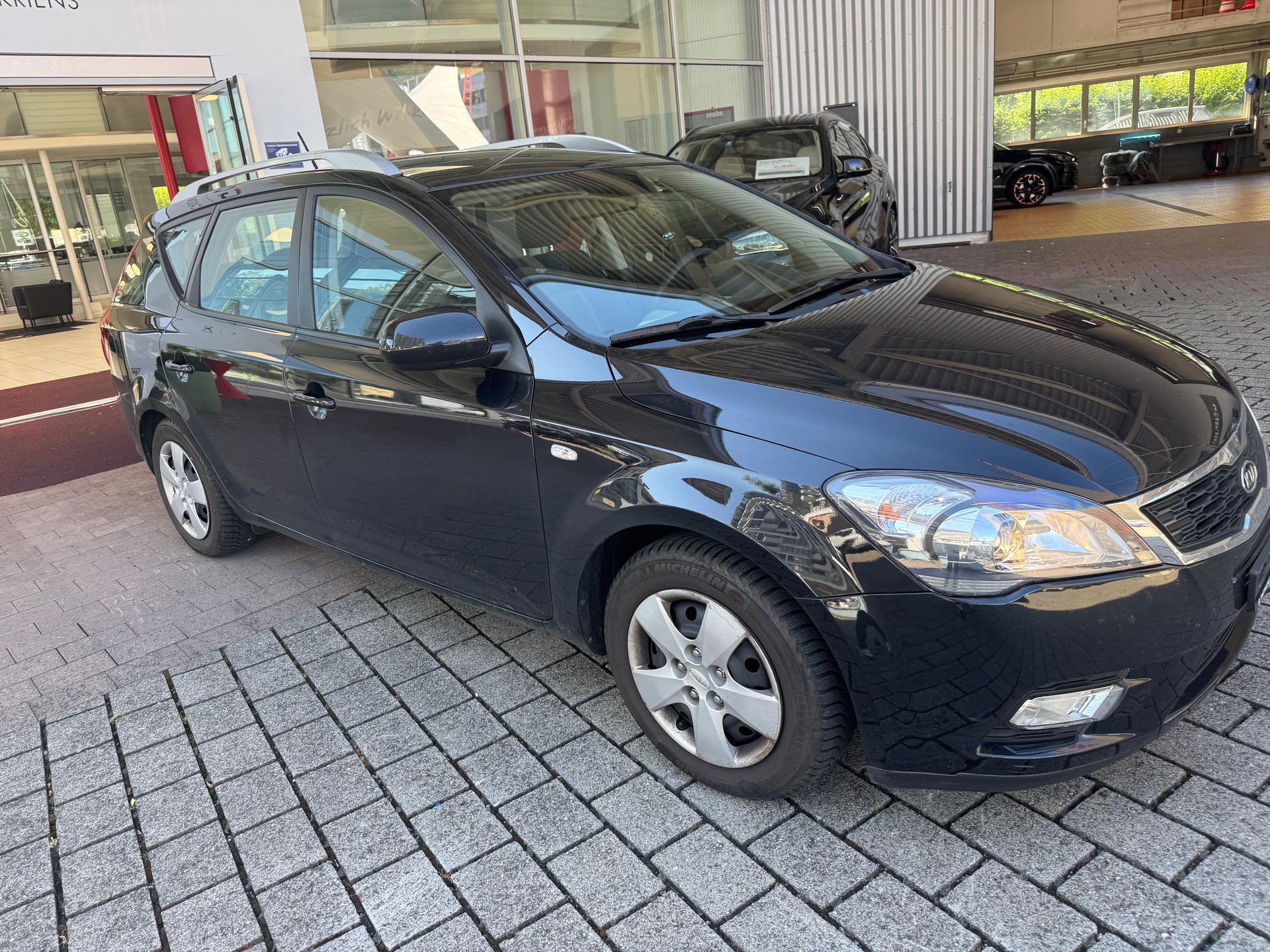 KIA Cee'd Sporty Wagon 1.4 16V Basic-image-4