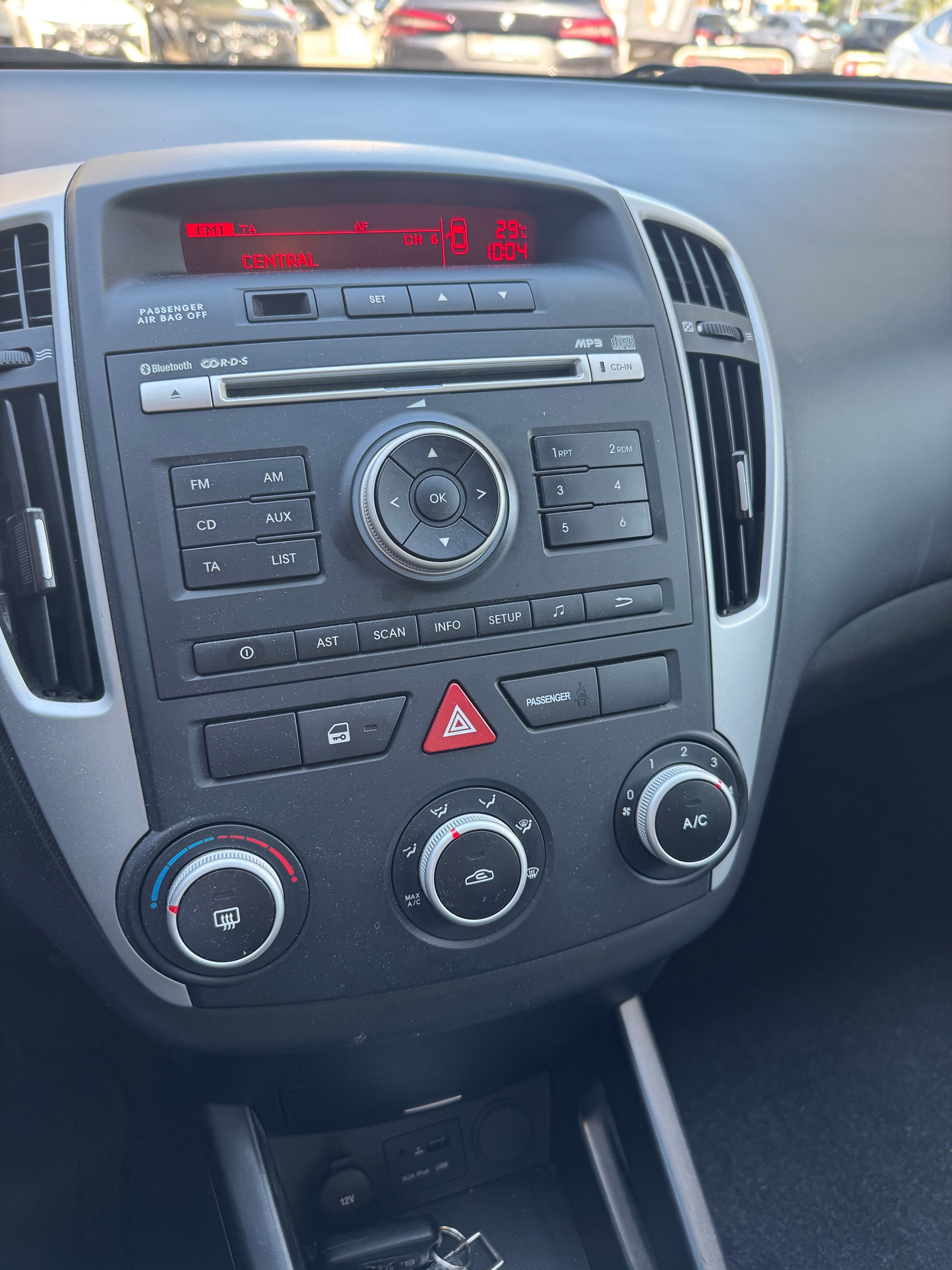 KIA Cee'd Sporty Wagon 1.4 16V Basic-image-11
