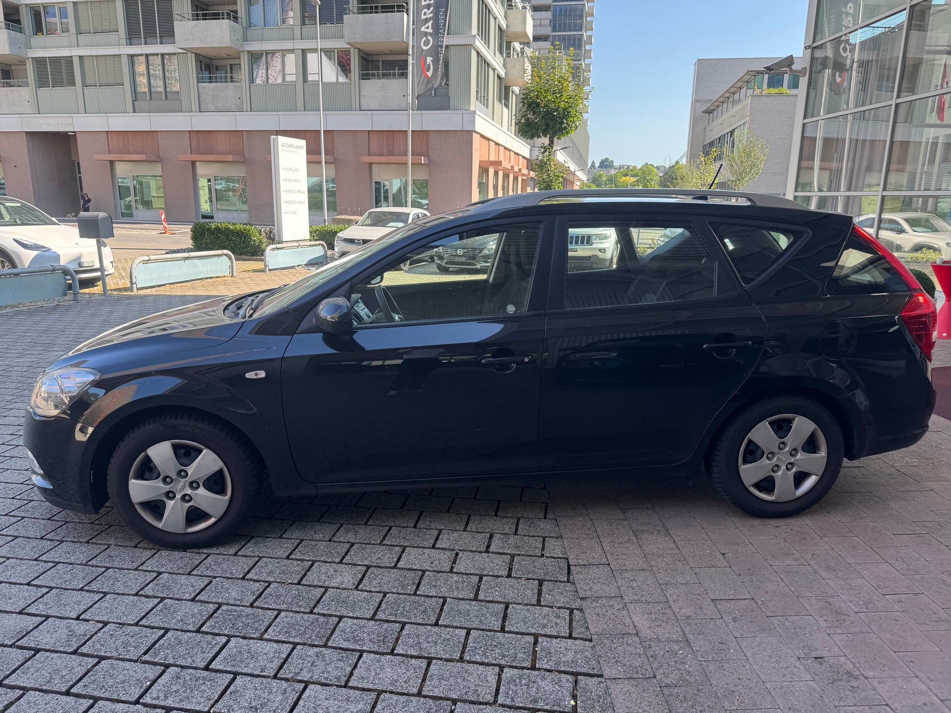 KIA Cee'd Sporty Wagon 1.4 16V Basic-image-3