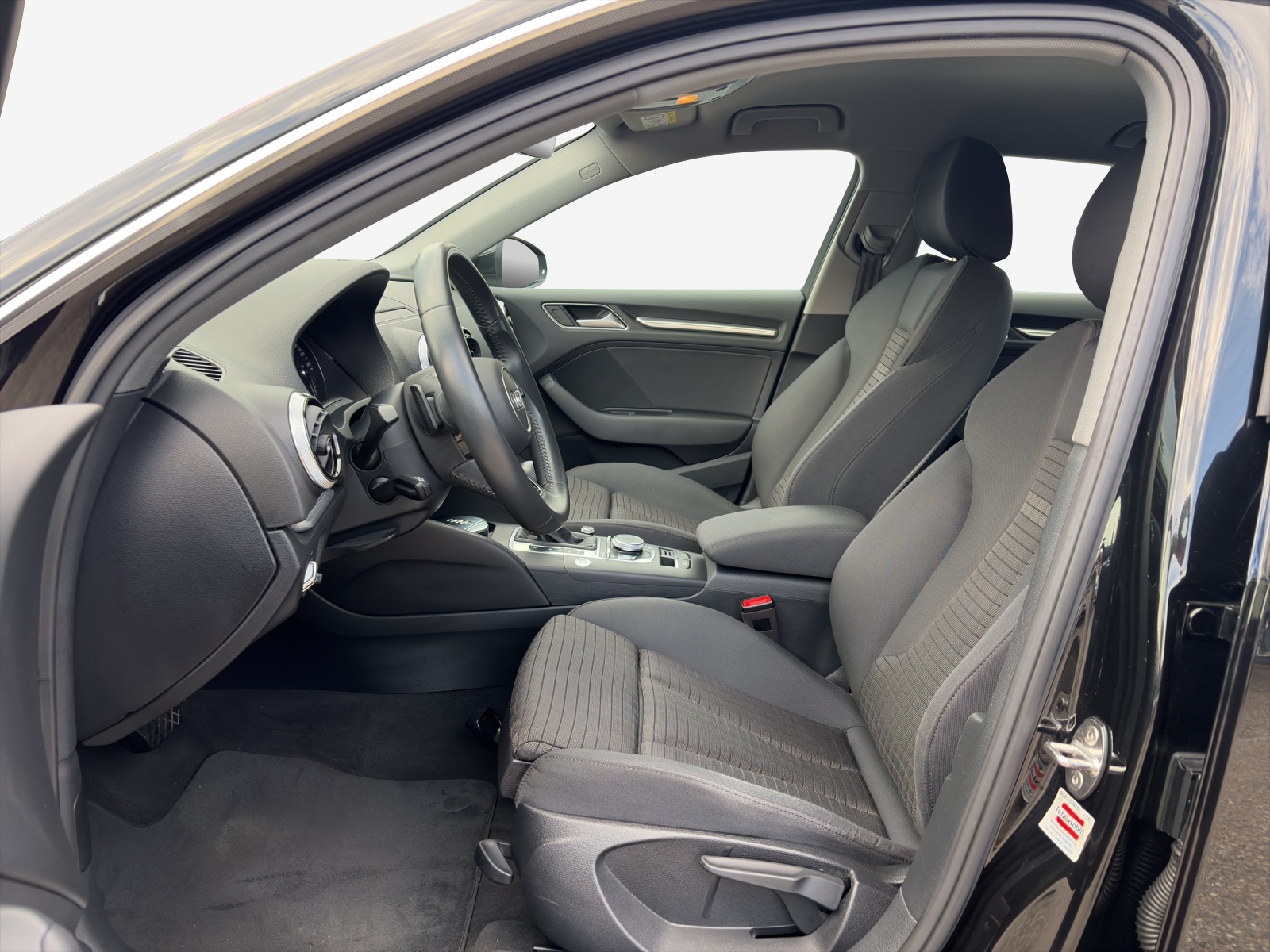 AUDI A3 Sportback 1.4 e-tron Sport S-tronic-image-8