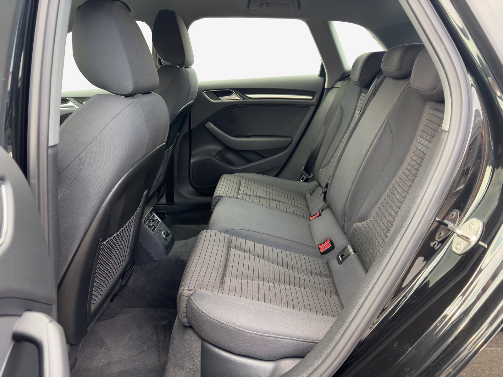 AUDI A3 Sportback 1.4 e-tron Sport S-tronic-image-12