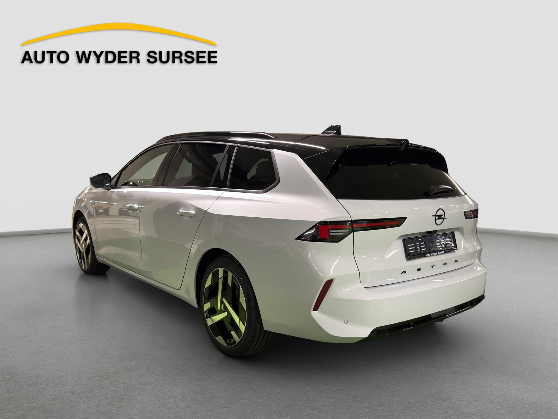 OPEL Astra-e Sports Tourer Ultimate-image-3