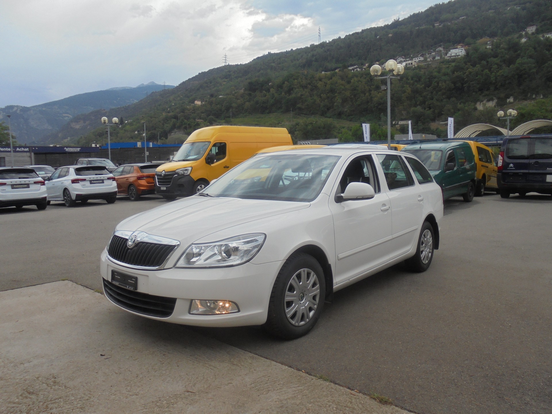 SKODA Octavia Combi 1.6 TDI Swiss Adventure 4x4-image-1
