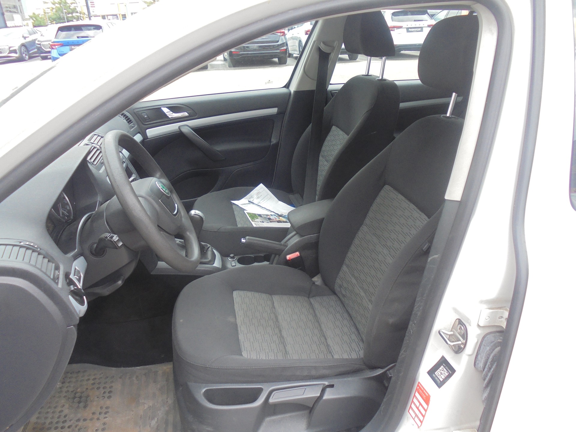 SKODA Octavia Combi 1.6 TDI Swiss Adventure 4x4-image-7