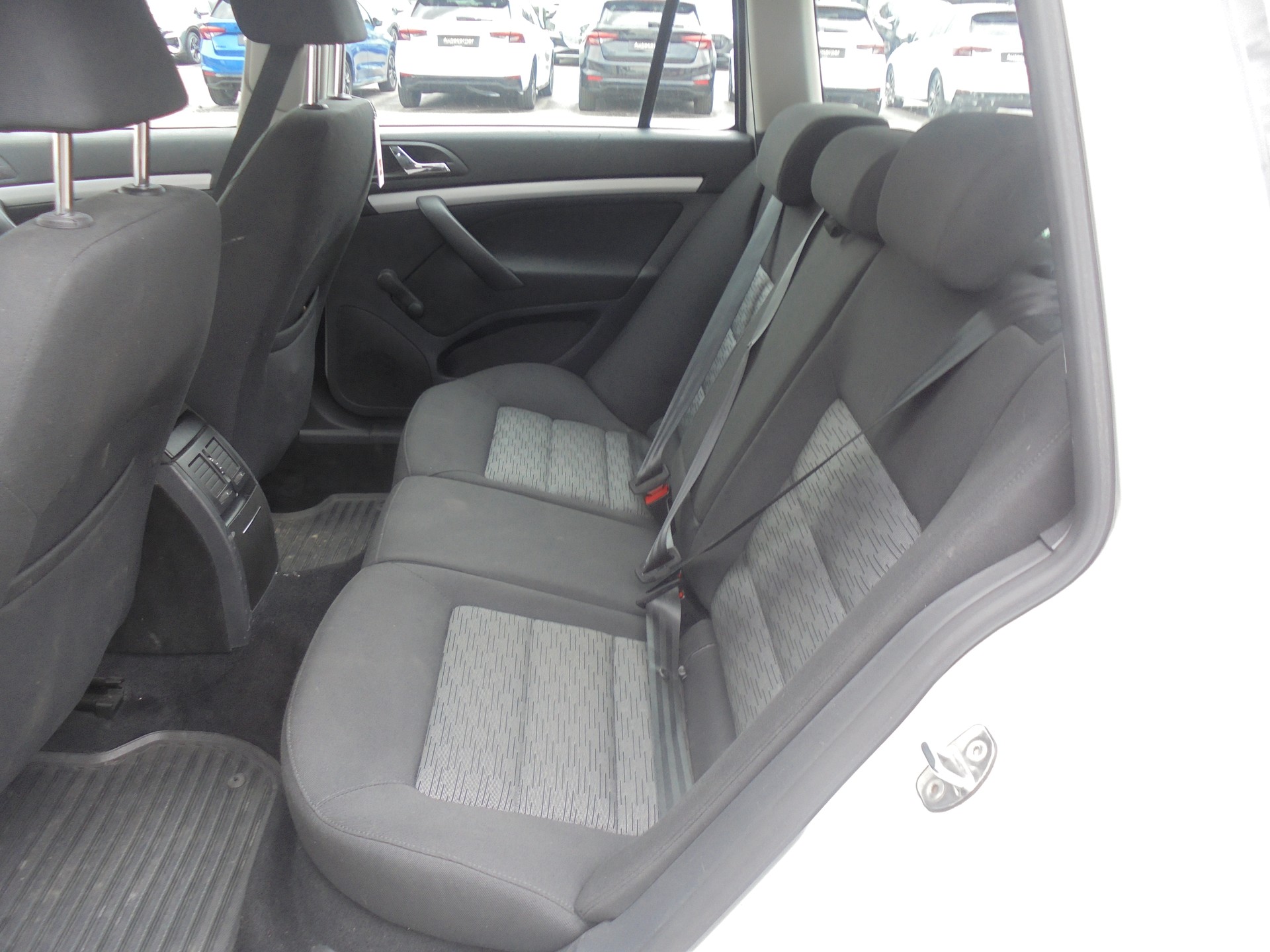 SKODA Octavia Combi 1.6 TDI Swiss Adventure 4x4-image-8