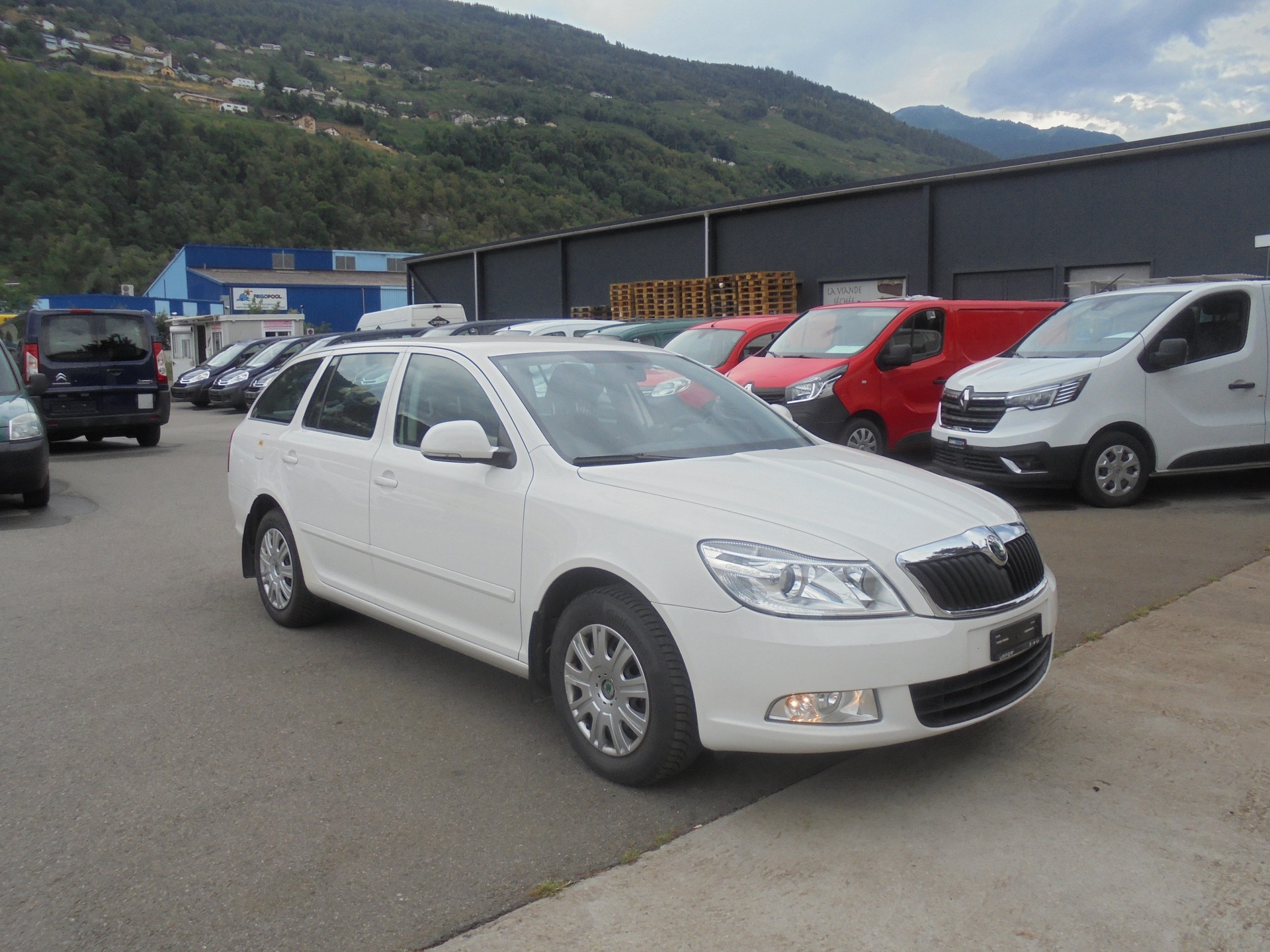 SKODA Octavia Combi 1.6 TDI Swiss Adventure 4x4-image-0