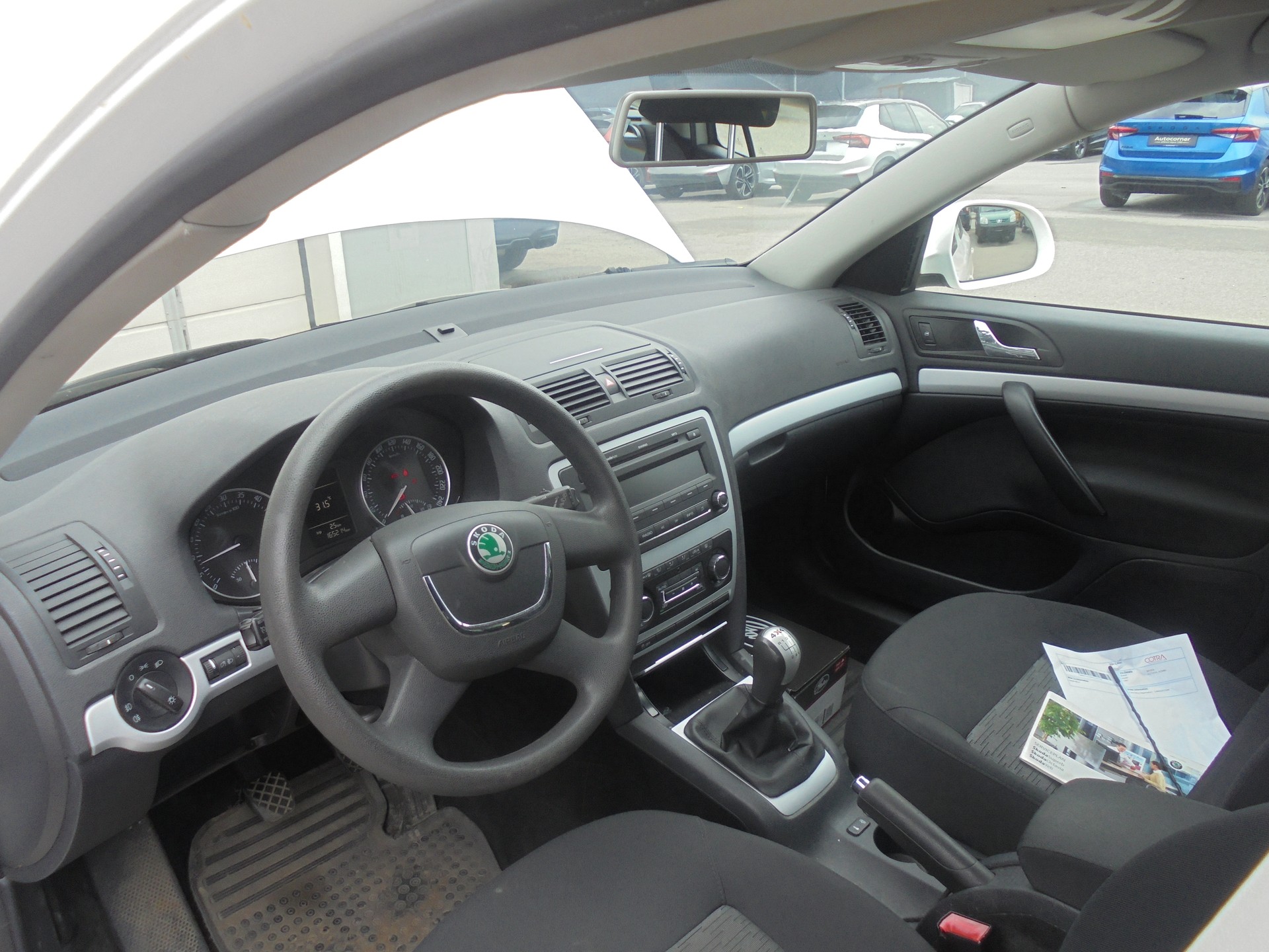 SKODA Octavia Combi 1.6 TDI Swiss Adventure 4x4-image-6