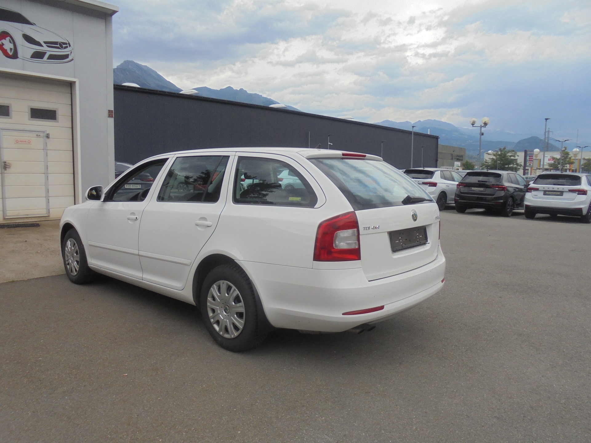SKODA Octavia Combi 1.6 TDI Swiss Adventure 4x4-image-3