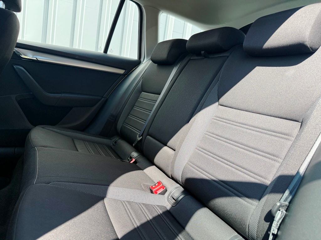 SKODA Octavia Combi 2.0 TDI Ambition DSG-image-10